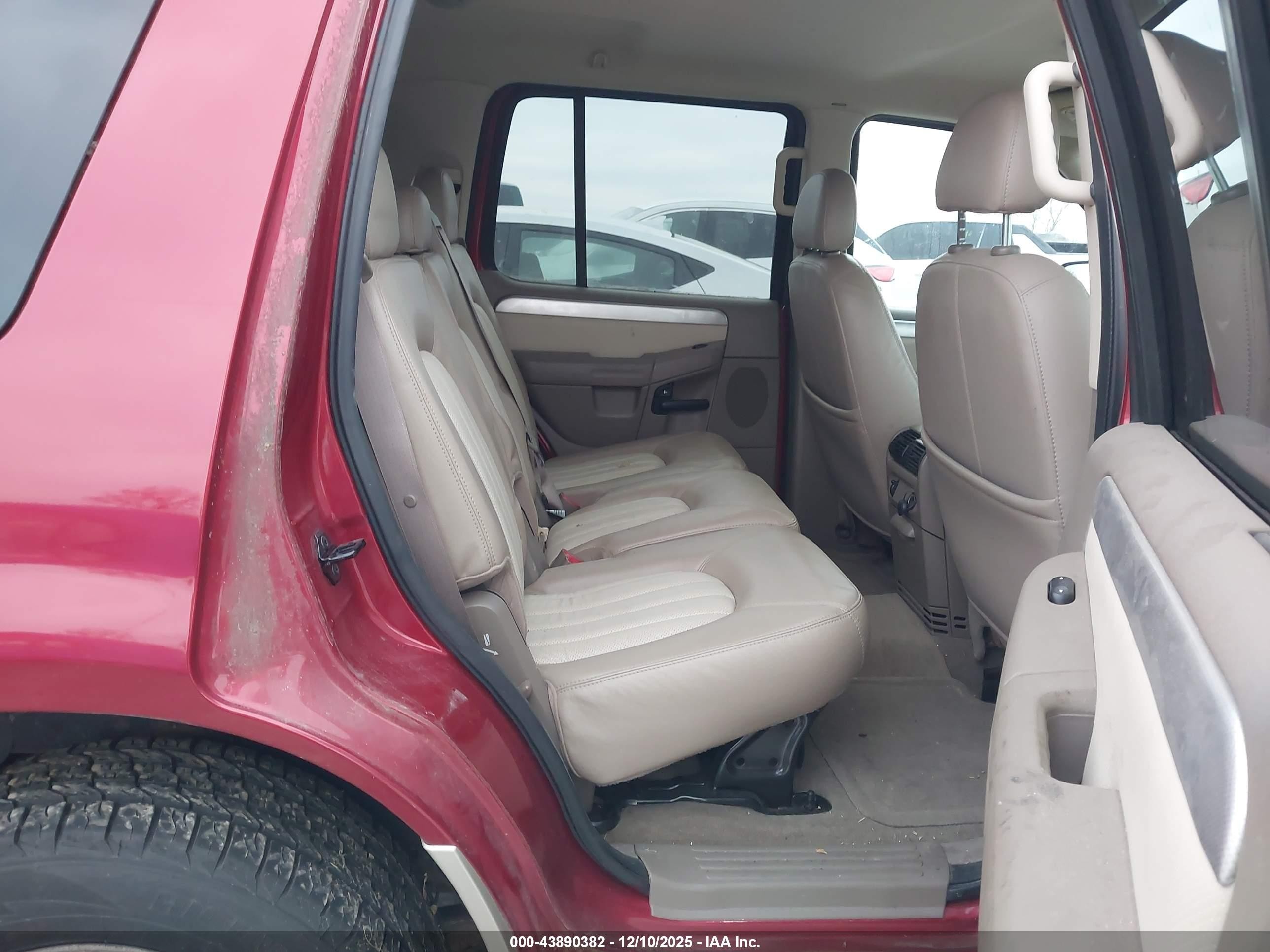 2004 Mercury Mountaineer   Red vin: 4M2DU86WX4ZJ24692
