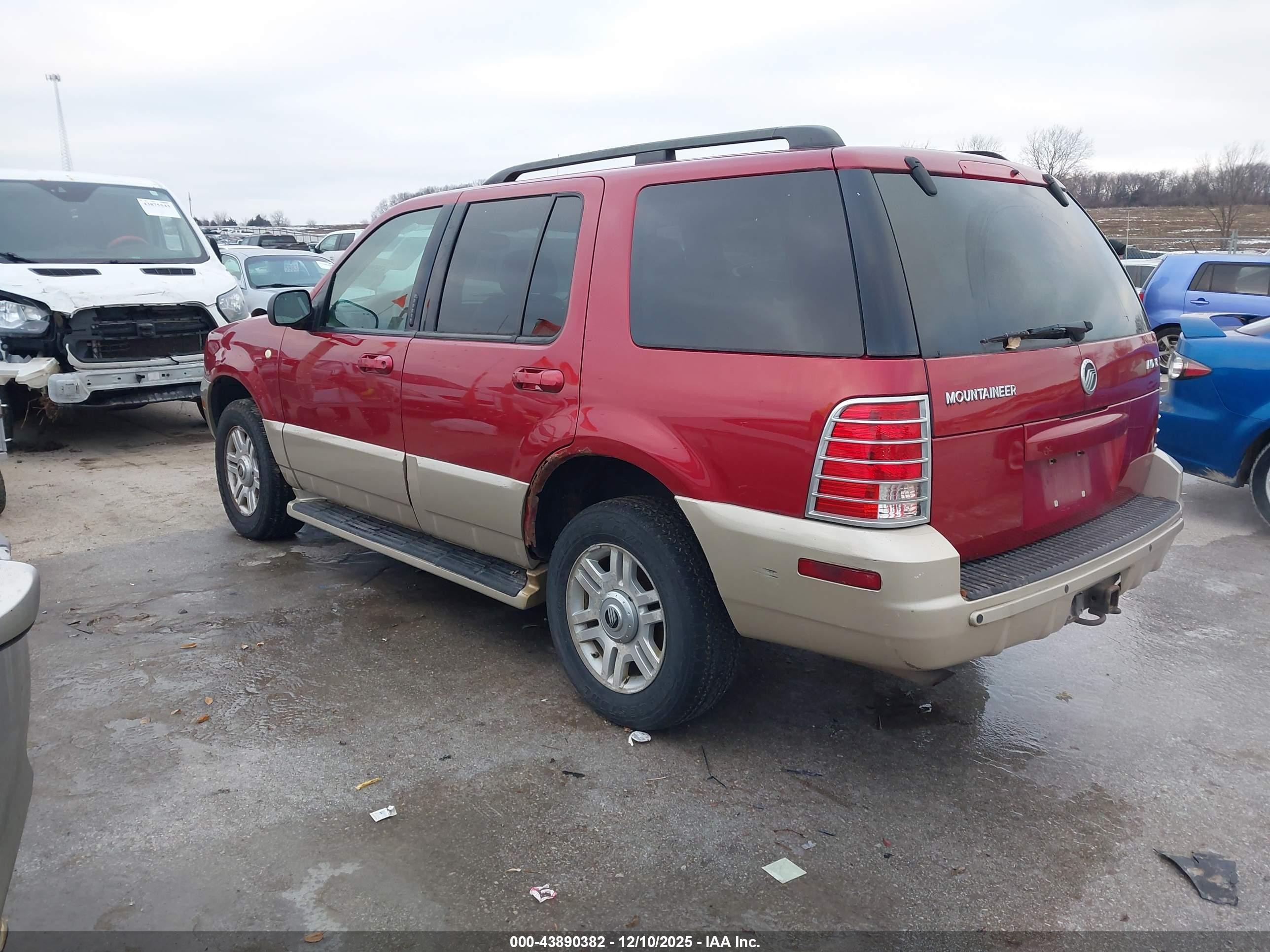 2004 Mercury Mountaineer   Red vin: 4M2DU86WX4ZJ24692