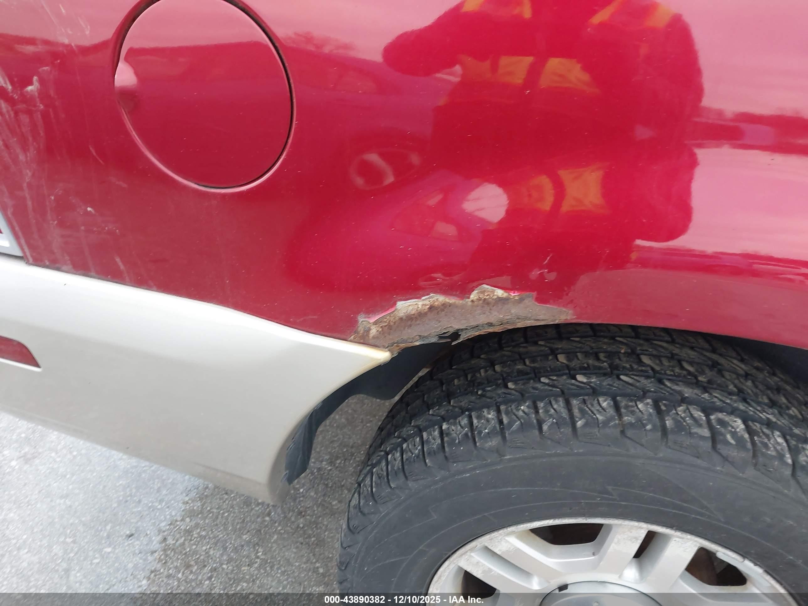 2004 Mercury Mountaineer   Red vin: 4M2DU86WX4ZJ24692