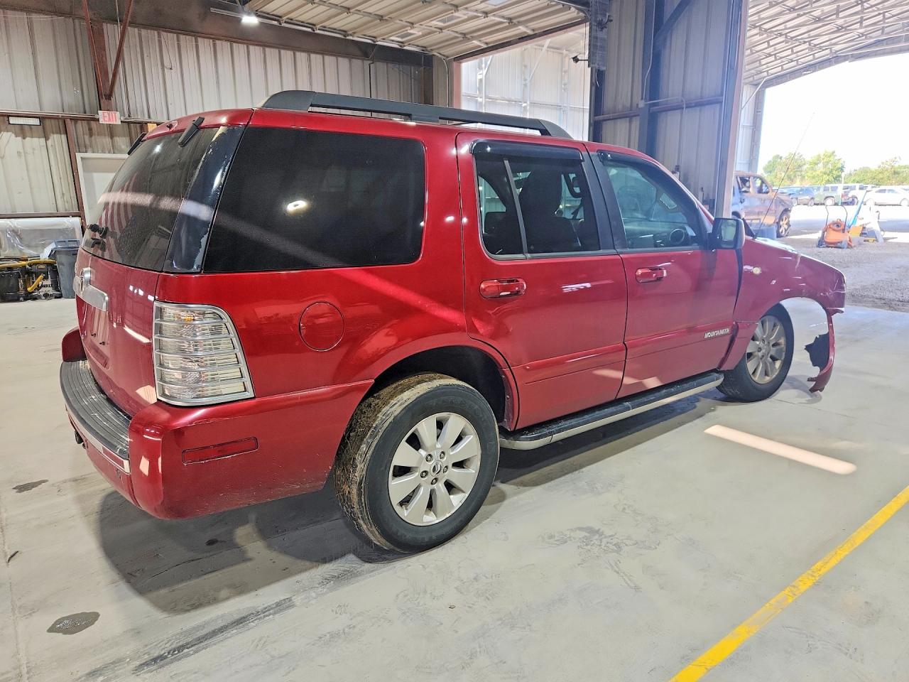 2010 Mercury Mountaineer Luxury Red vin: 4M2EN3HE4AUJ05251