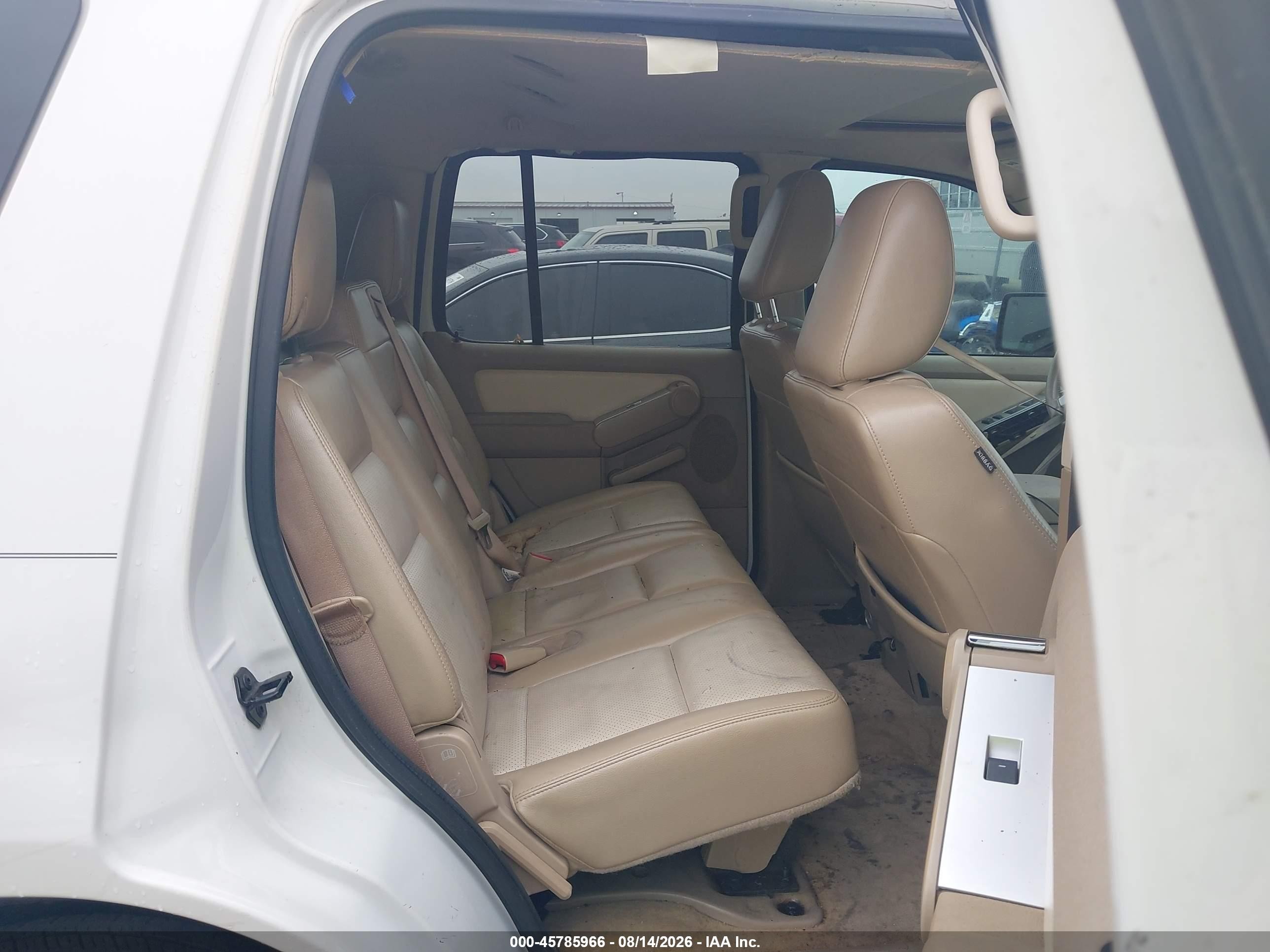2010 Mercury Mountaineer   White vin: 4M2EN3HE5AUJ04559