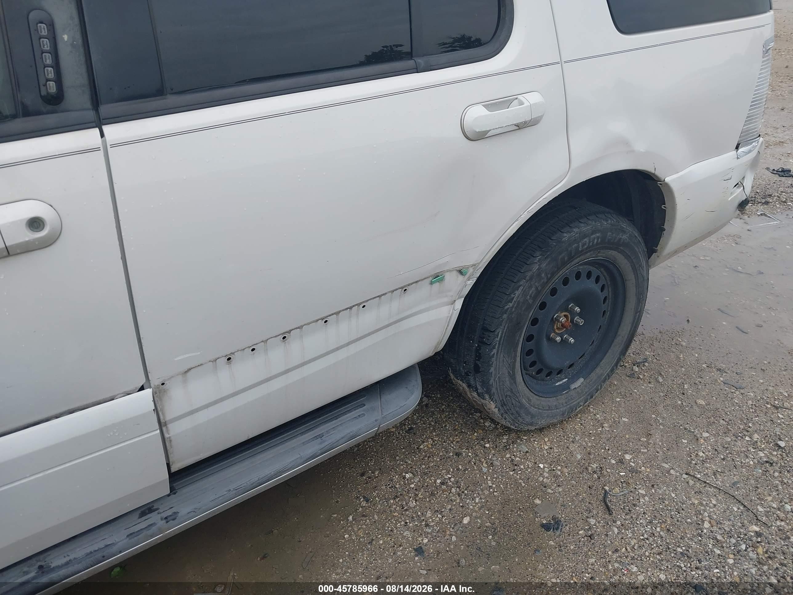 2010 Mercury Mountaineer   White vin: 4M2EN3HE5AUJ04559