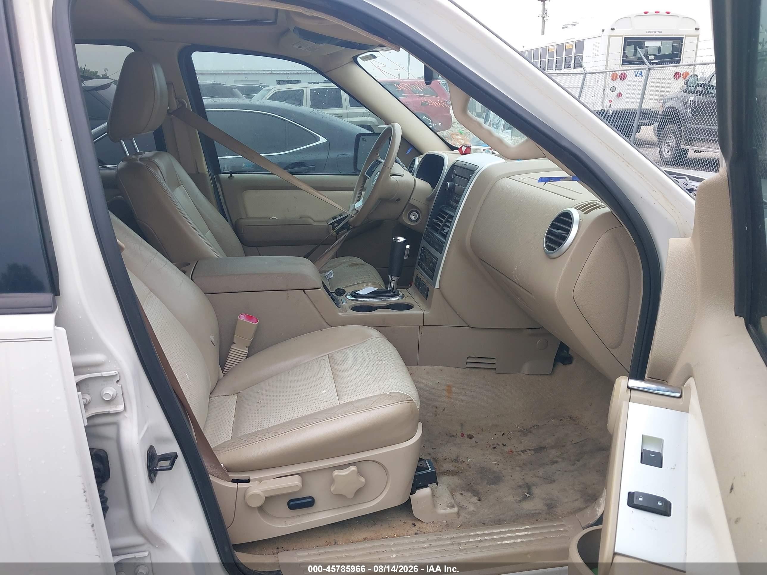 2010 Mercury Mountaineer   White vin: 4M2EN3HE5AUJ04559