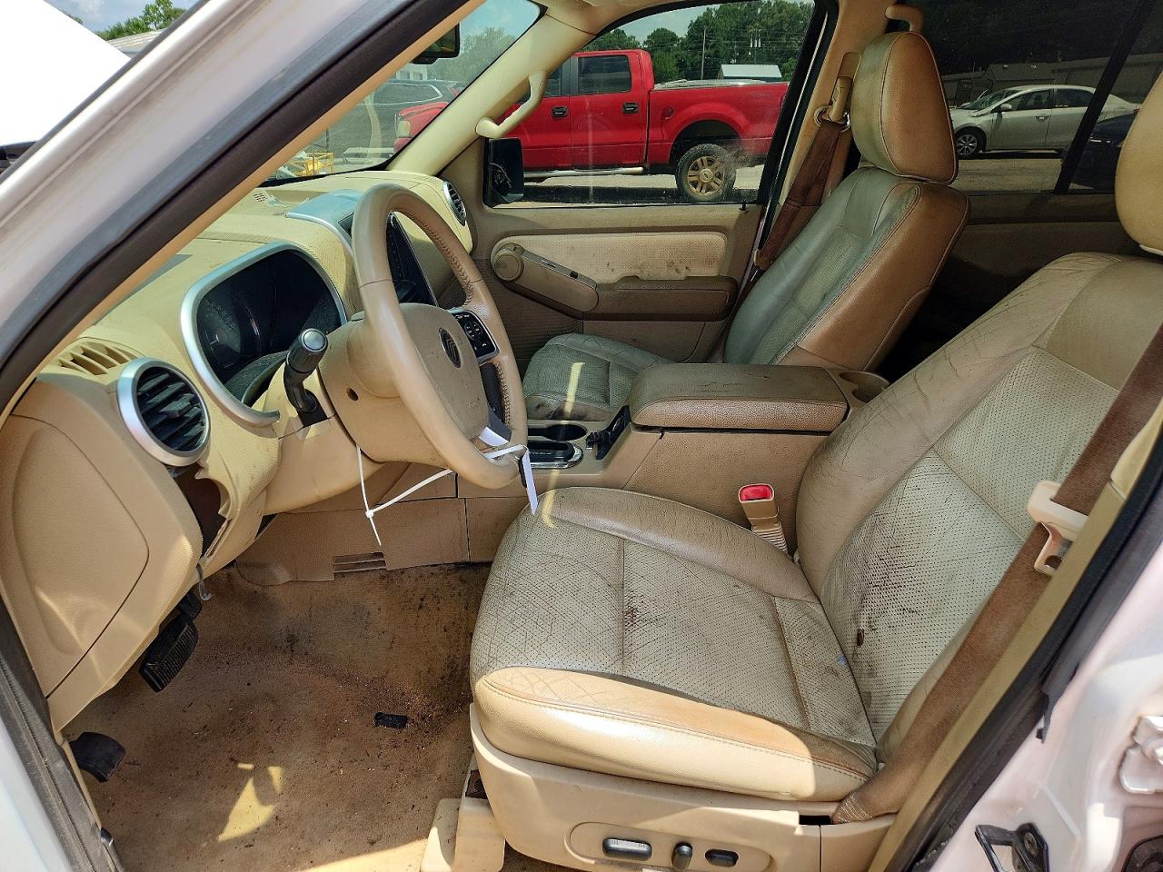 2010 Mercury Mountaineer Premier White vin: 4M2EN3JE2AUJ04433