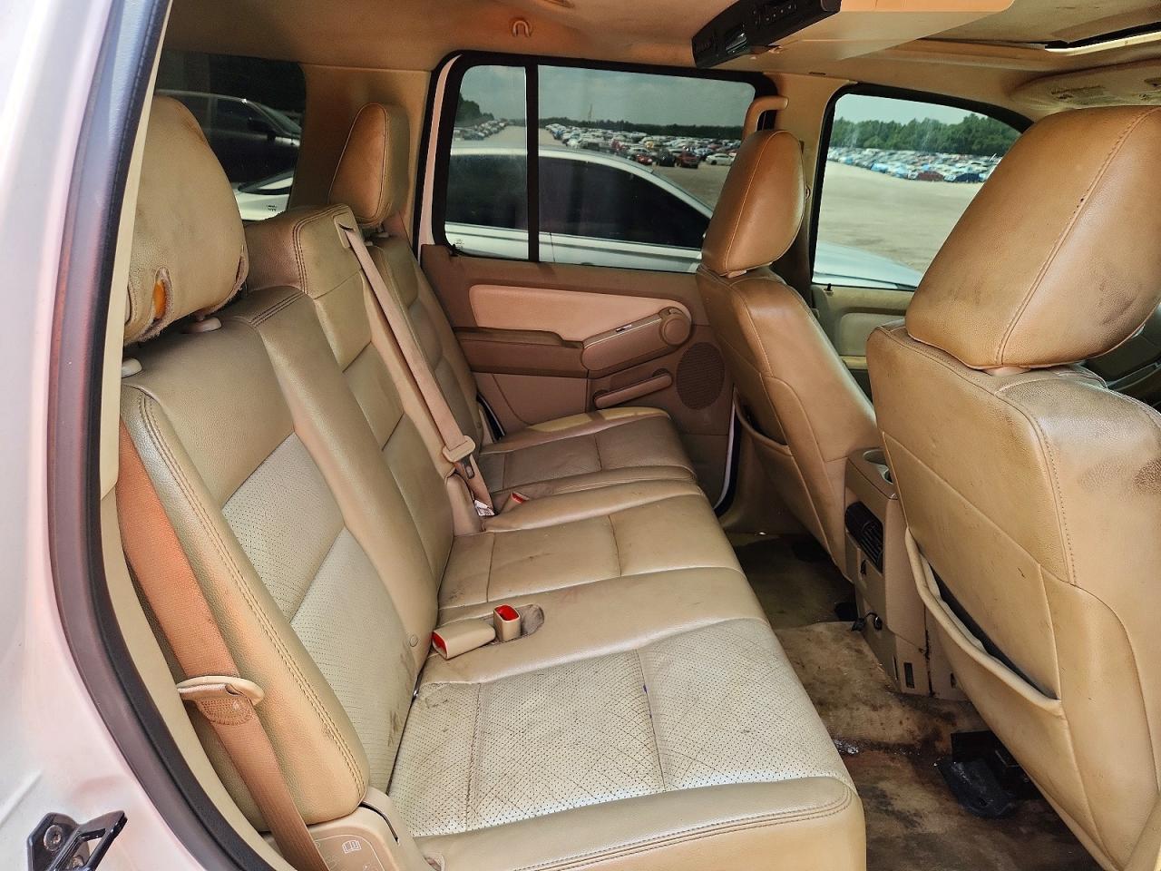 2010 Mercury Mountaineer Premier White vin: 4M2EN3JE2AUJ04433