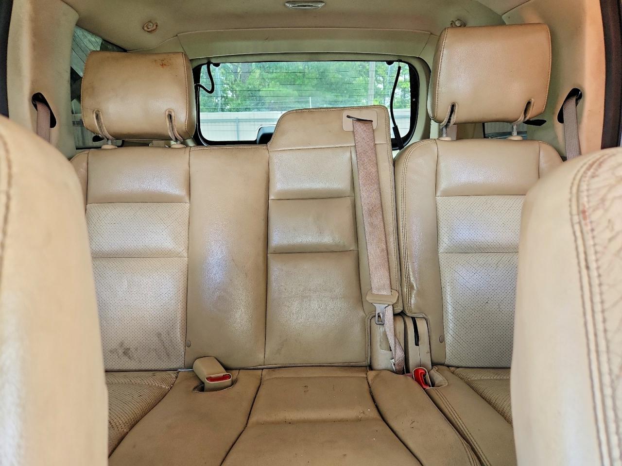 2010 Mercury Mountaineer Premier White vin: 4M2EN3JE2AUJ04433