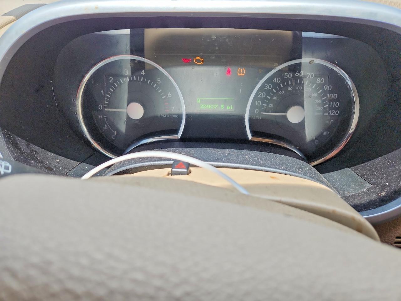 2010 Mercury Mountaineer Premier White vin: 4M2EN3JE2AUJ04433