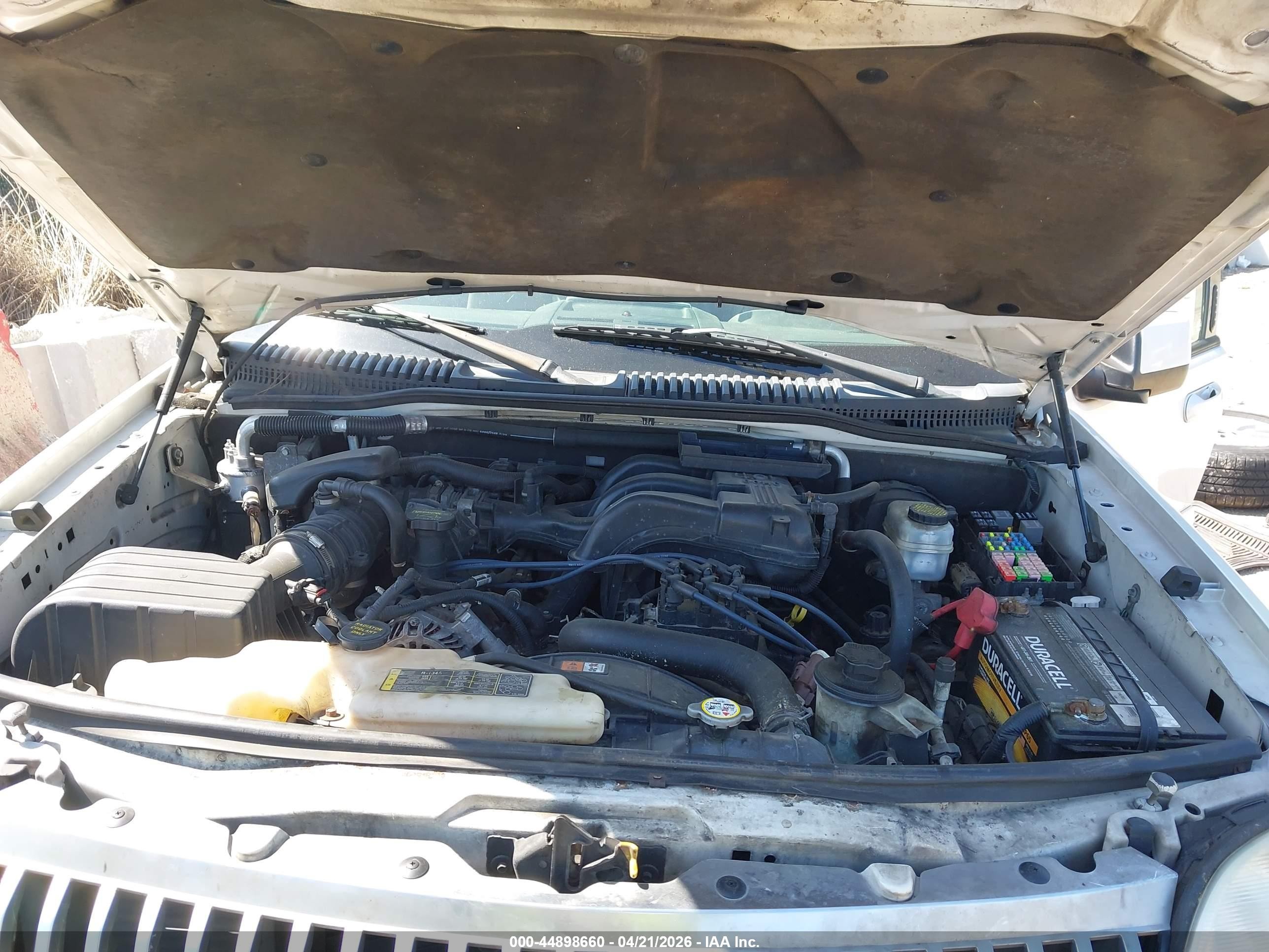 2010 Mercury Mountaineer   White vin: 4M2EN4HE8AUJ07879