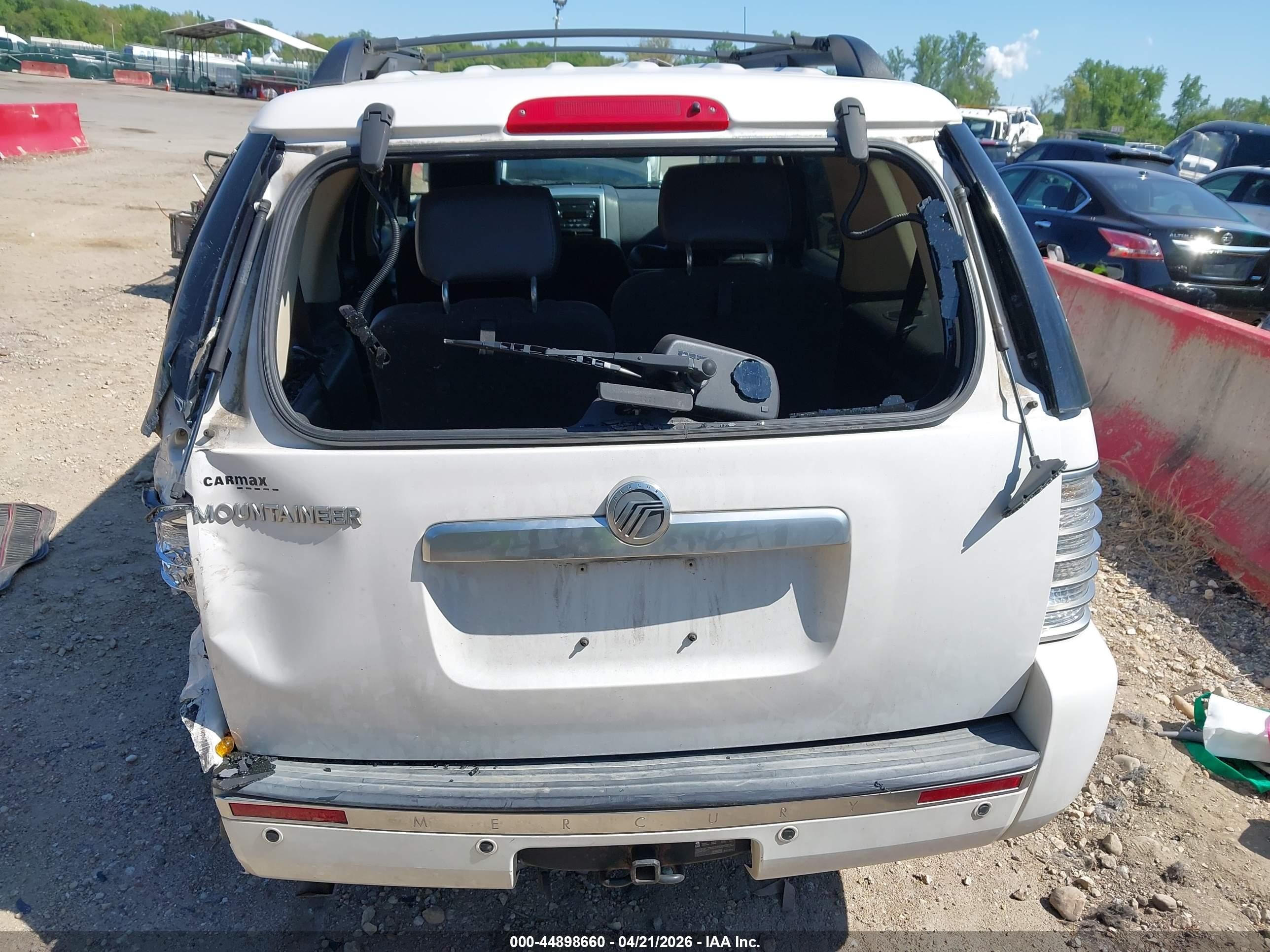 2010 Mercury Mountaineer   White vin: 4M2EN4HE8AUJ07879