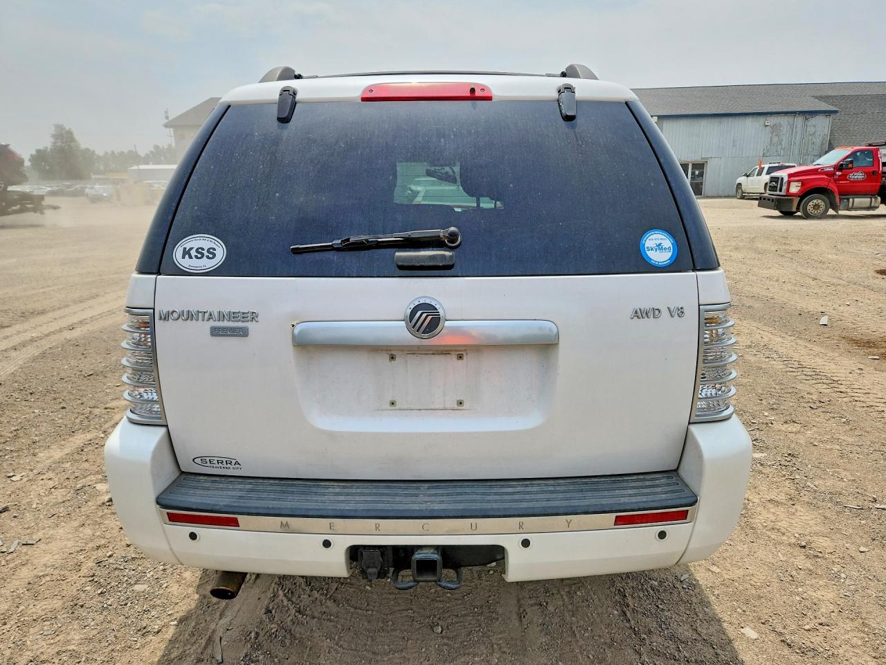 2010 Mercury Mountaineer Premier White vin: 4M2EN4J82AUJ07977