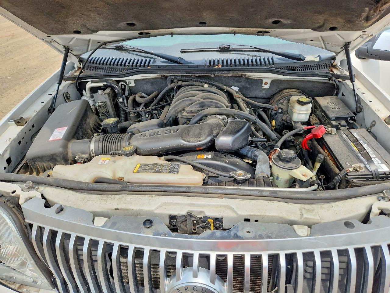 2010 Mercury Mountaineer Premier White vin: 4M2EN4J82AUJ07977