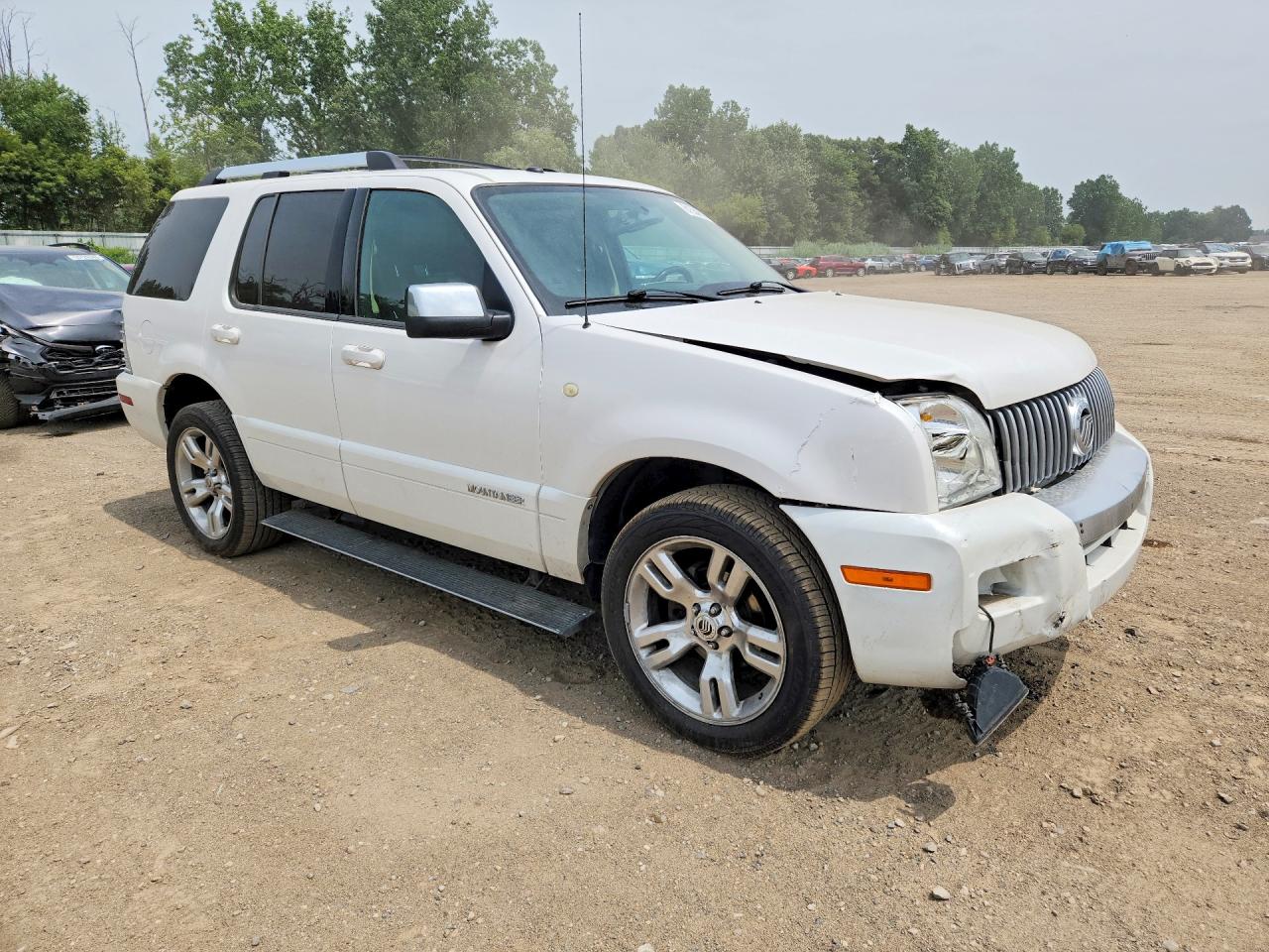 2010 Mercury Mountaineer Premier White vin: 4M2EN4J82AUJ07977