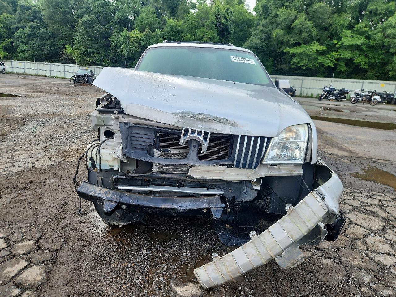 2010 Mercury Mountaineer Premier Silver vin: 4M2EN4JE0AUJ06185