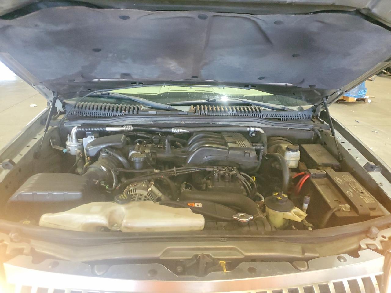 2006 Mercury Mountaineer Convenience Silver vin: 4M2EU36E36UJ07473
