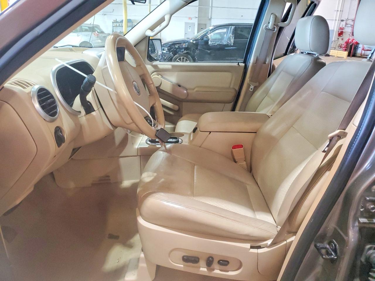 2006 Mercury Mountaineer Convenience Silver vin: 4M2EU36E36UJ07473