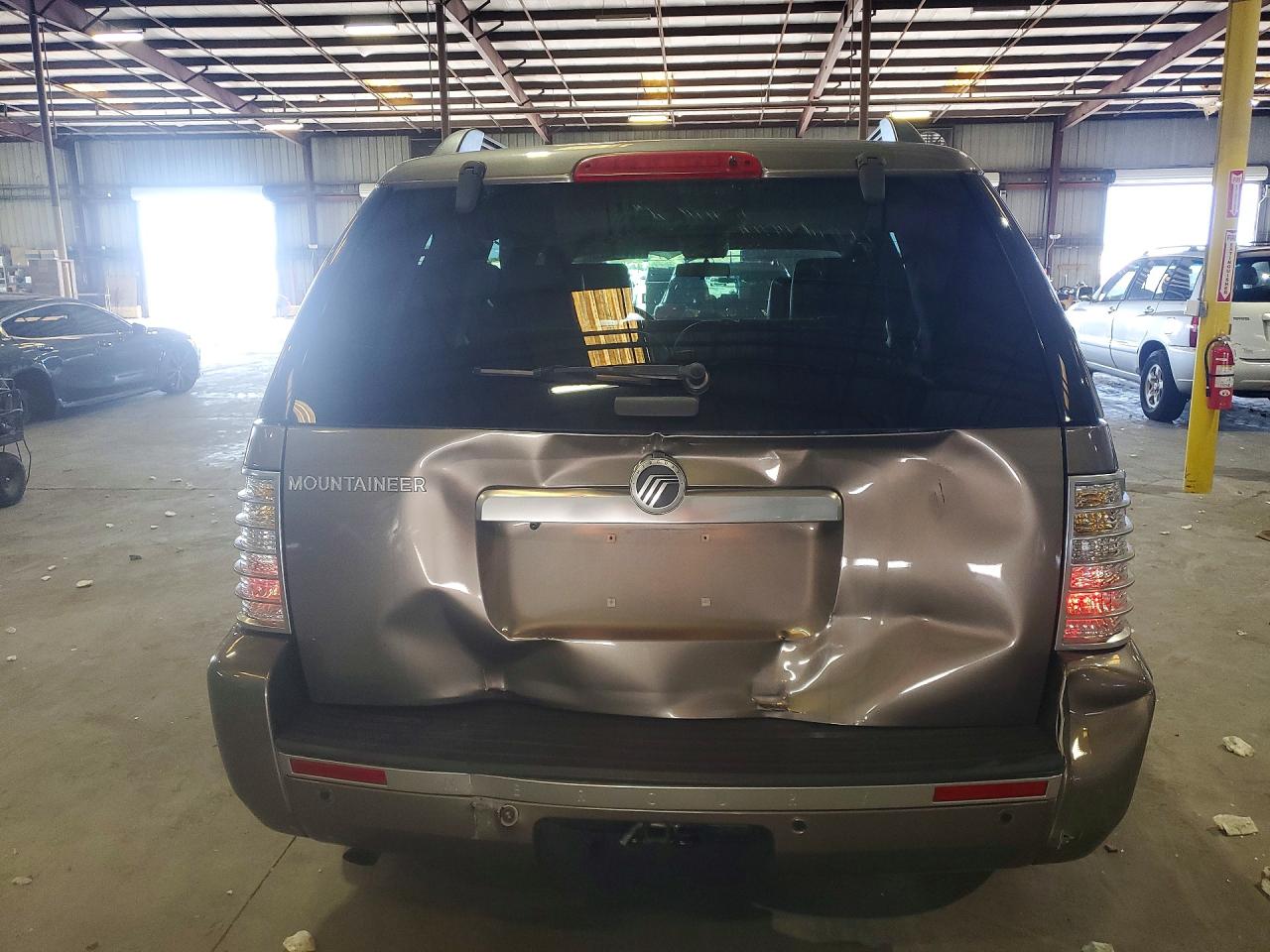 2006 Mercury Mountaineer Convenience Silver vin: 4M2EU36E36UJ07473