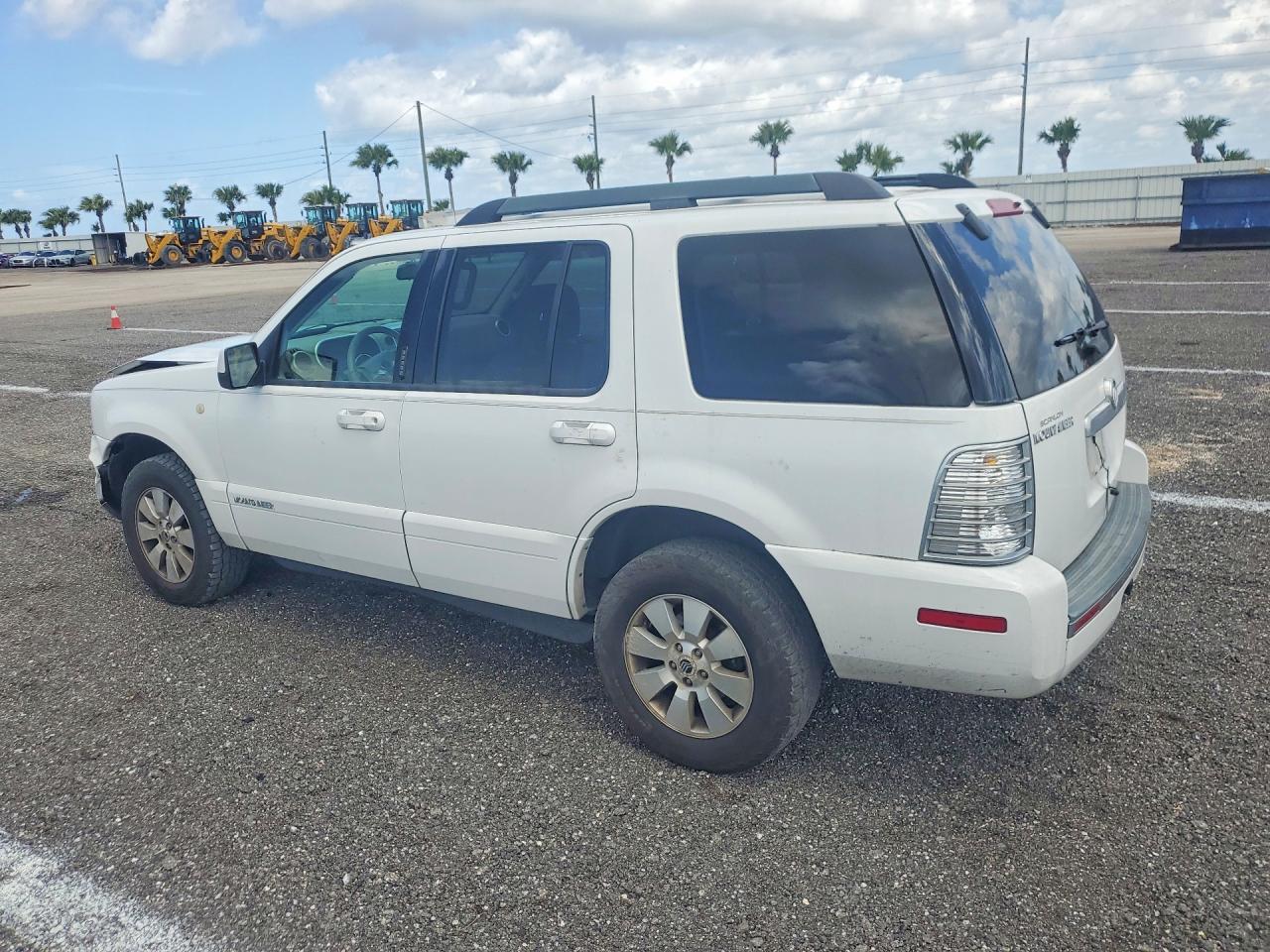 2007 Mercury Mountaineer Luxury White vin: 4M2EU37E17UJ00456