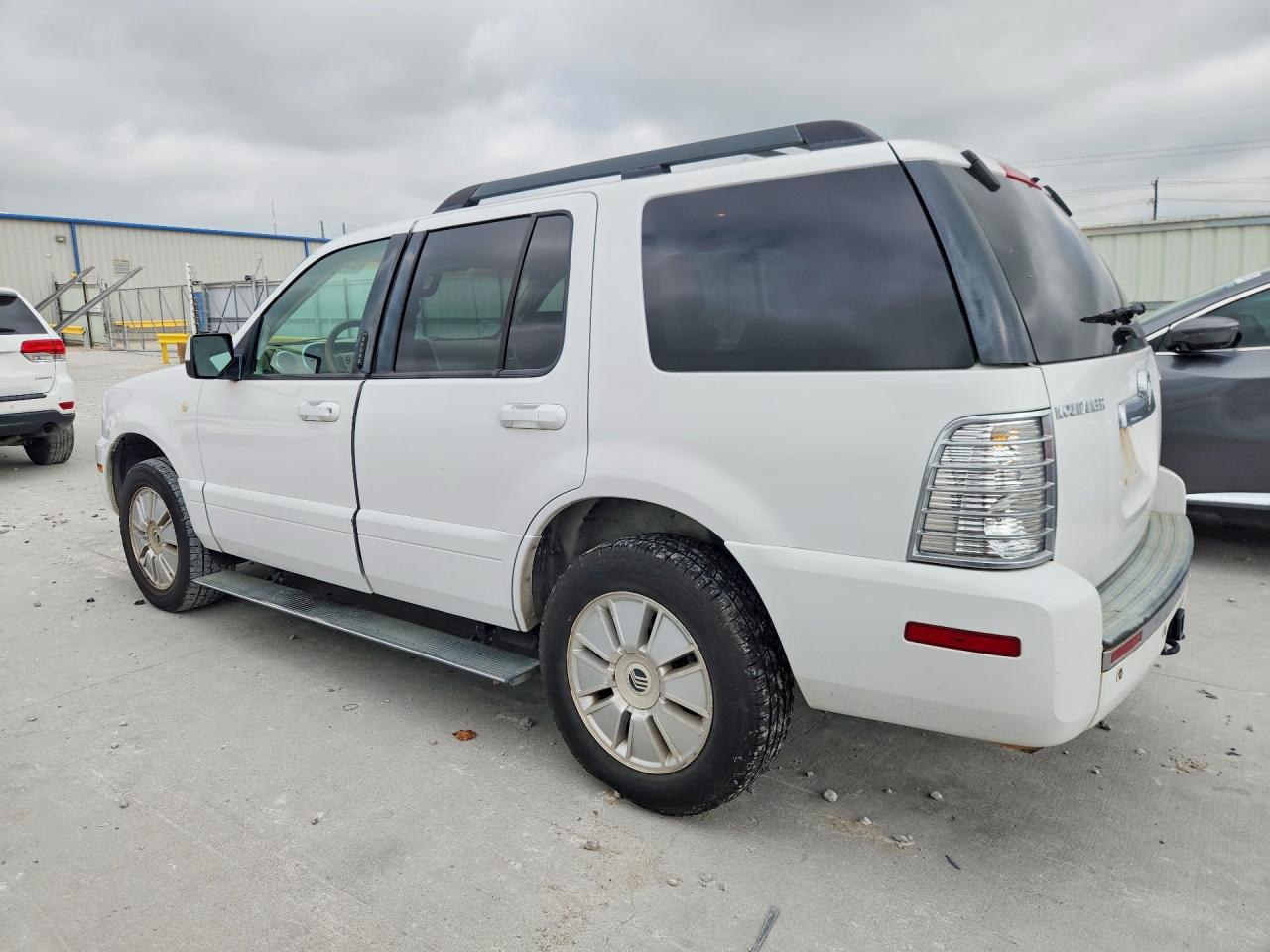 2006 Mercury Mountaineer Luxury White vin: 4M2EU37E46UJ07707