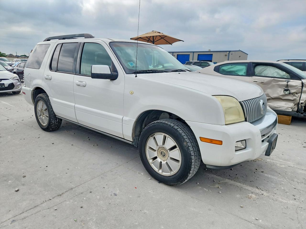 2006 Mercury Mountaineer Luxury White vin: 4M2EU37E46UJ07707