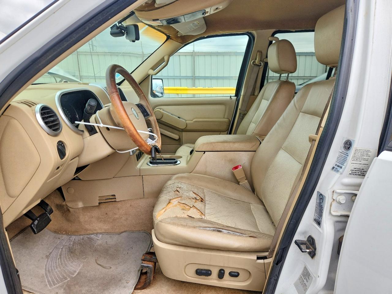 2006 Mercury Mountaineer Luxury White vin: 4M2EU37E46UJ07707