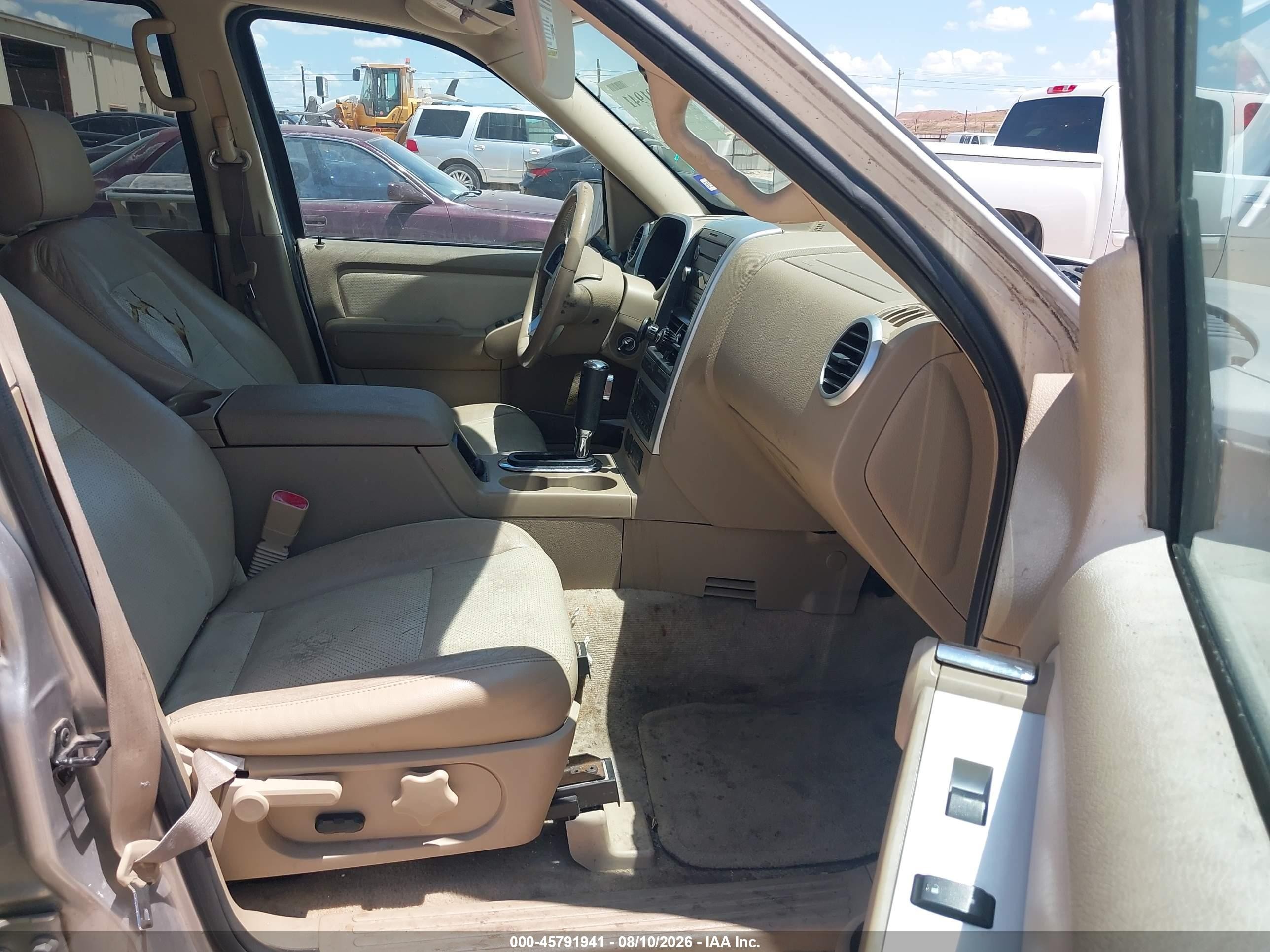 2008 Mercury Mountaineer Silver vin: 4M2EU37E48UJ10254