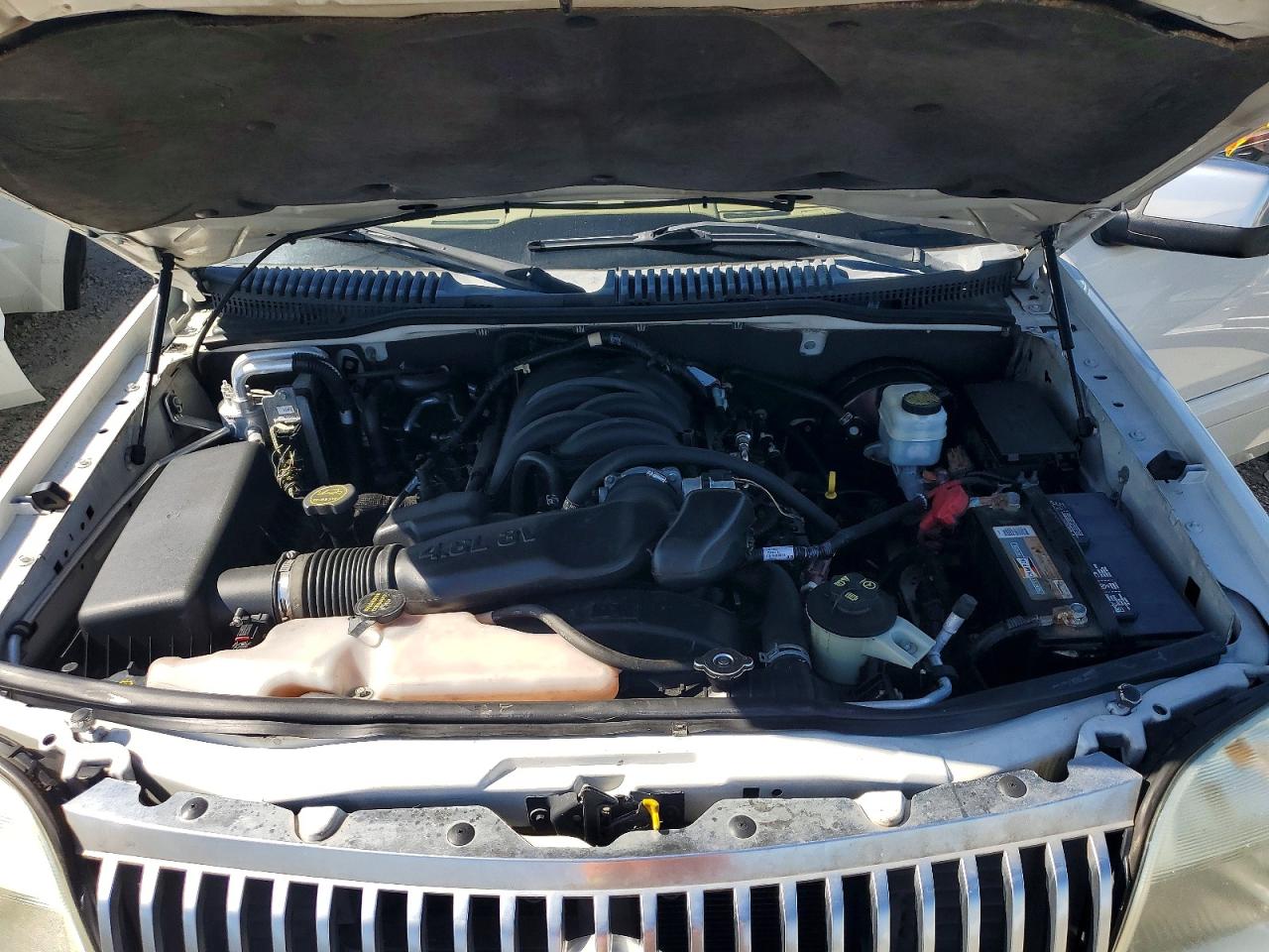 2008 Mercury Mountaineer Premier White vin: 4M2EU38828UJ00203