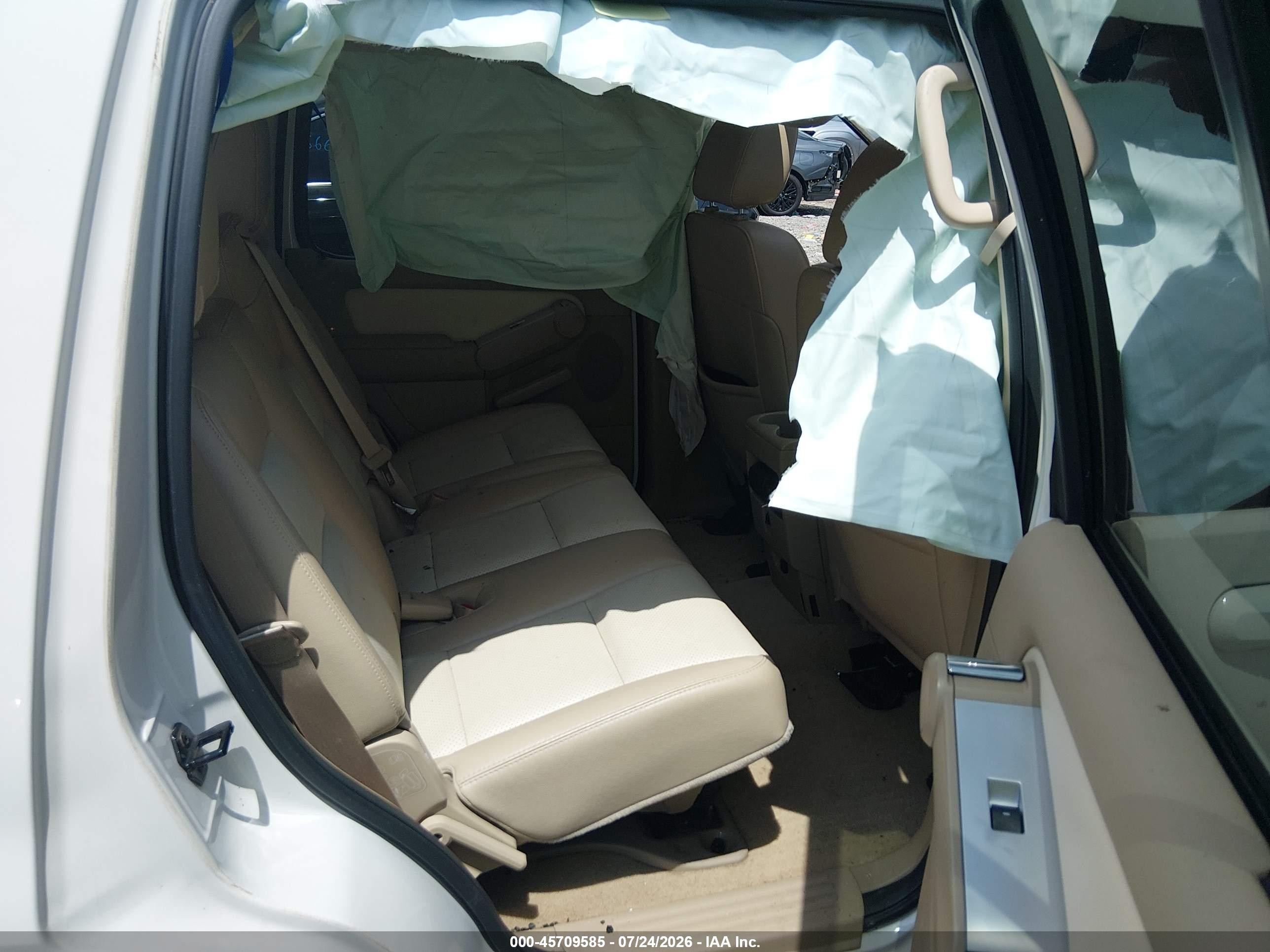 2008 Mercury Mountaineer Premier White vin: 4M2EU38838UJ09685