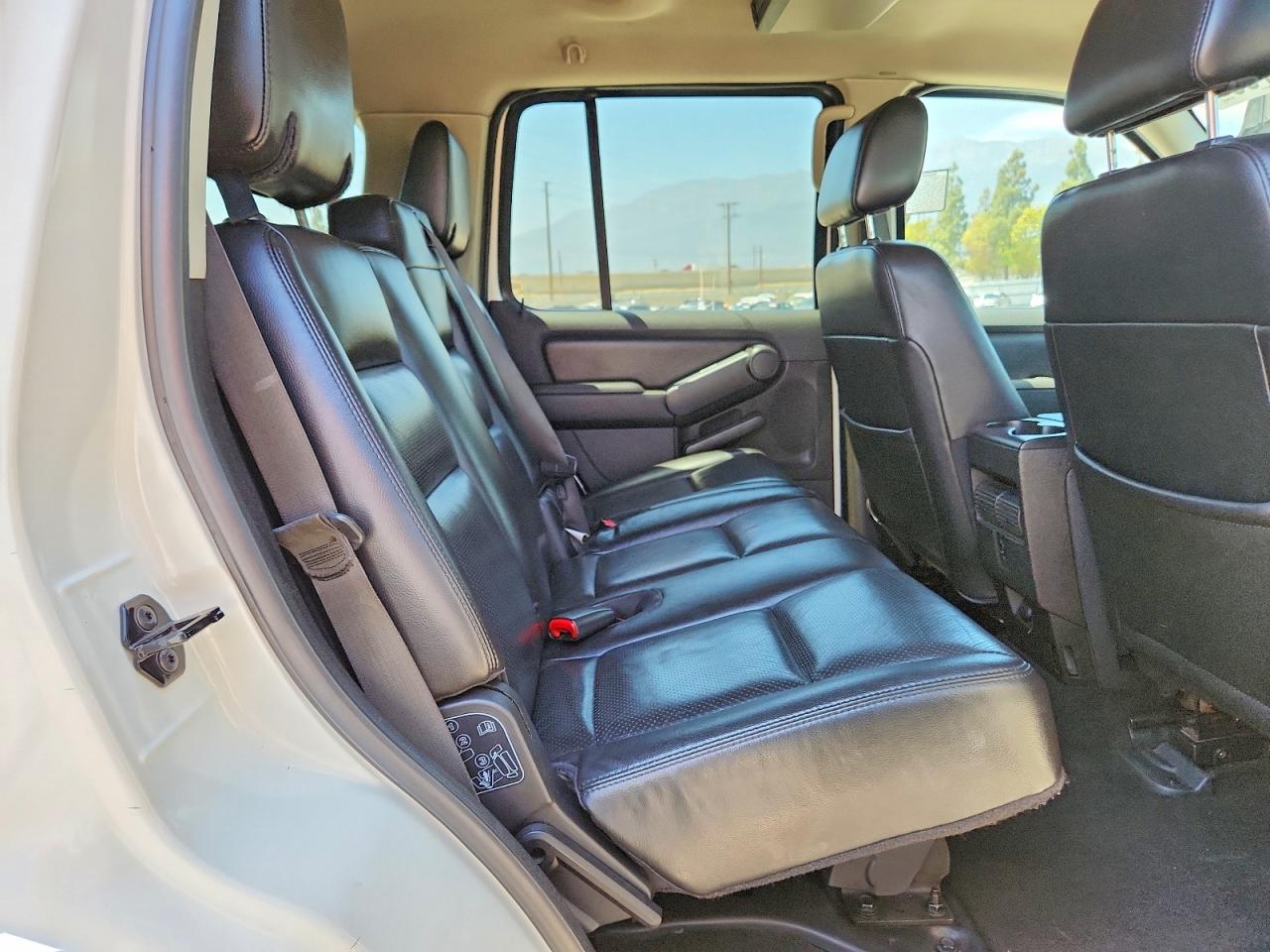 2007 Mercury Mountaineer Premier White vin: 4M2EU38867UJ18508