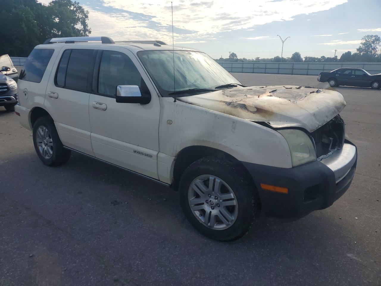 2008 Mercury Mountaineer Premier Cream vin: 4M2EU38E28UJ14723