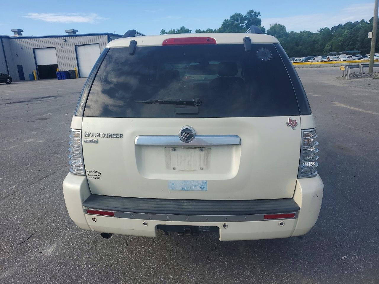 2008 Mercury Mountaineer Premier Cream vin: 4M2EU38E28UJ14723