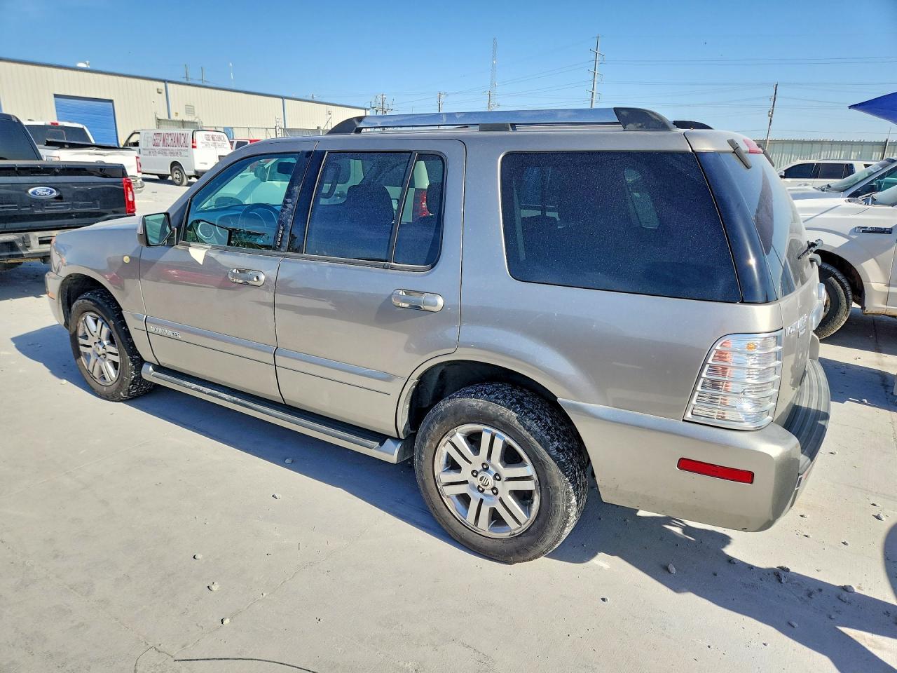 2008 Mercury Mountaineer Premier Серебряный vin: 4M2EU38E48UJ17378