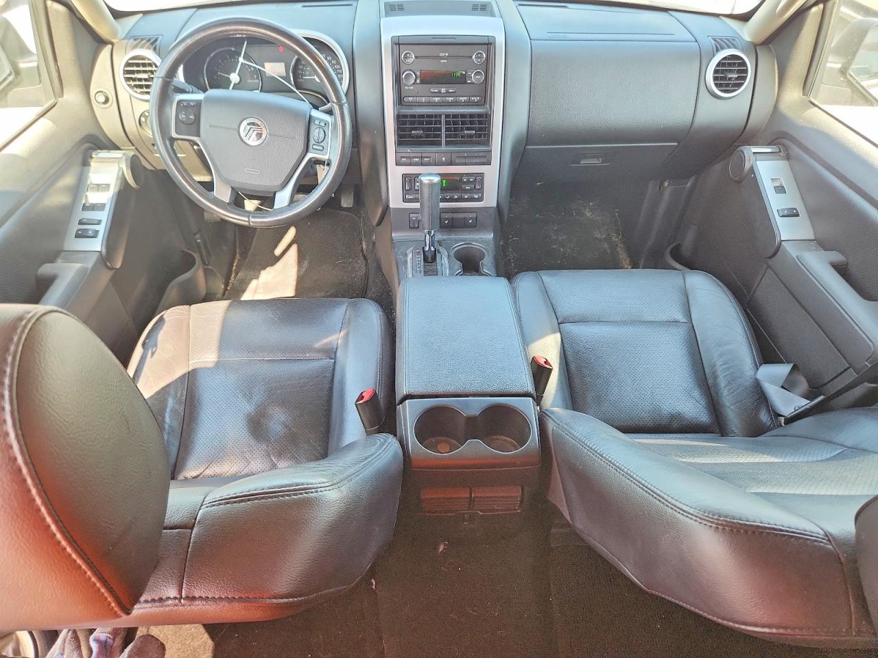 2008 Mercury Mountaineer Premier Серебряный vin: 4M2EU38E48UJ17378