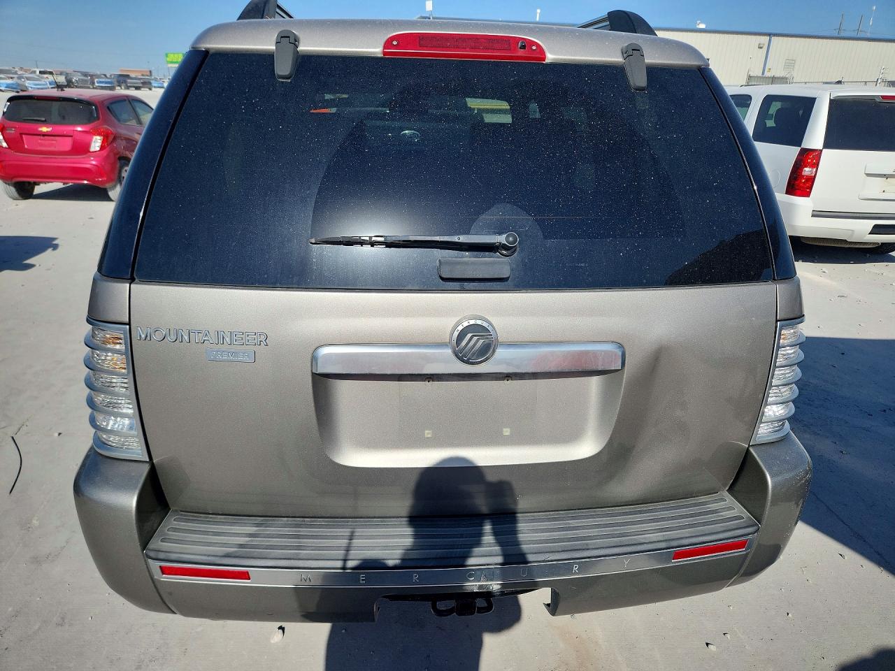 2008 Mercury Mountaineer Premier Серебряный vin: 4M2EU38E48UJ17378