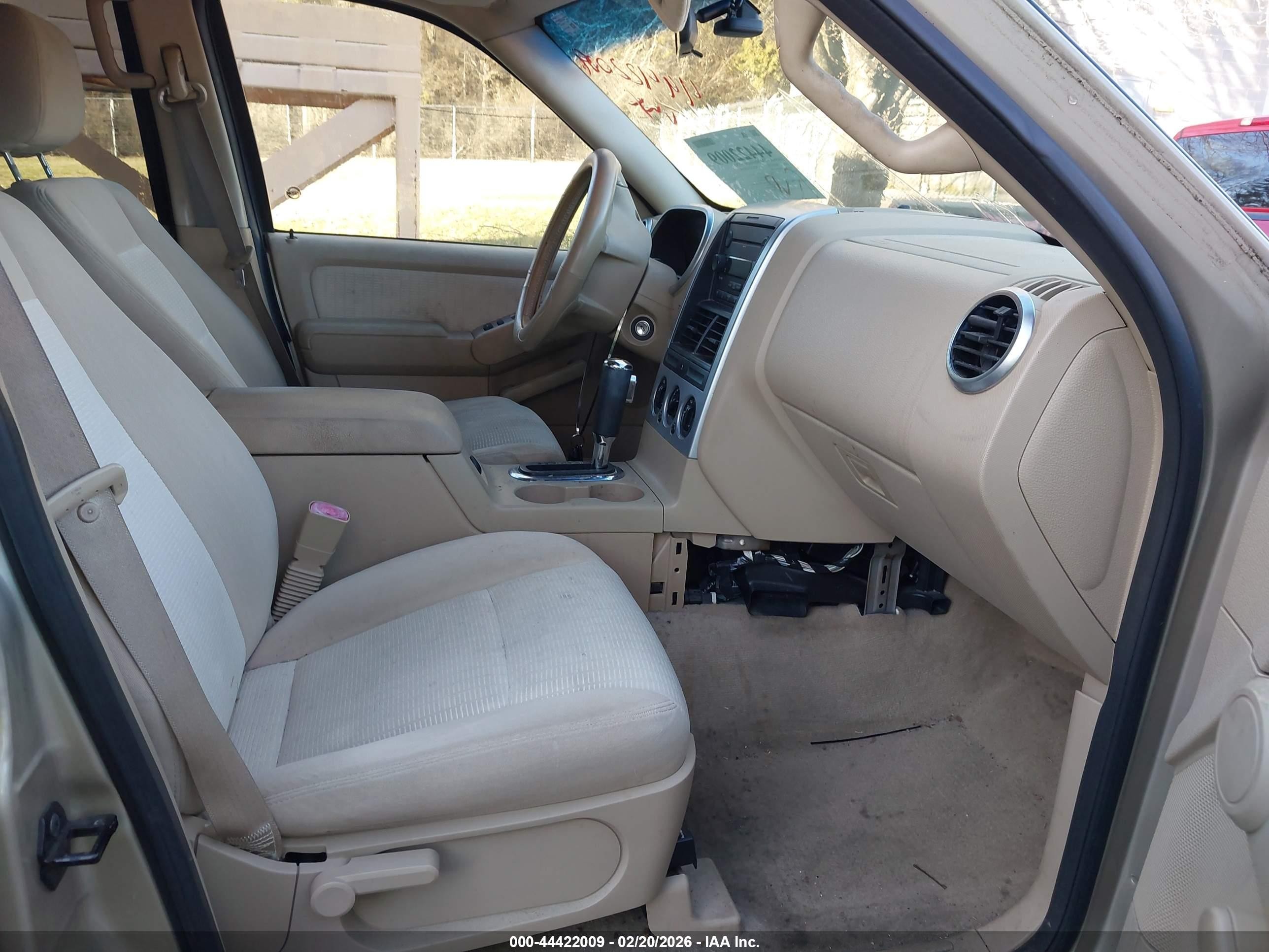 2006 Mercury Mountaineer Convenience Gold vin: 4M2EU46E66UJ01401