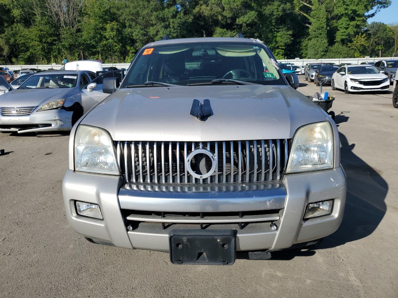 2006 Mercury Mountaineer Convenience Silver vin: 4M2EU46E96UJ13882