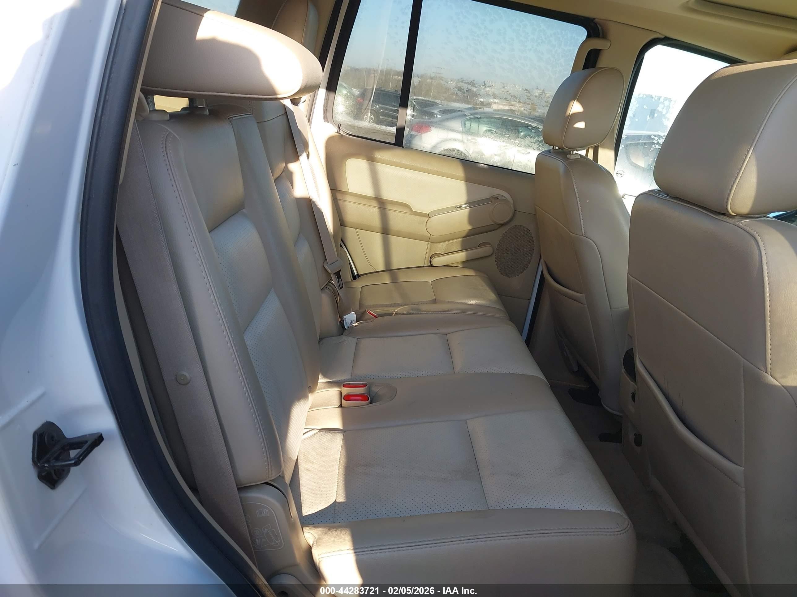 2006 Mercury Mountaineer Luxury White vin: 4M2EU47E06UJ26616