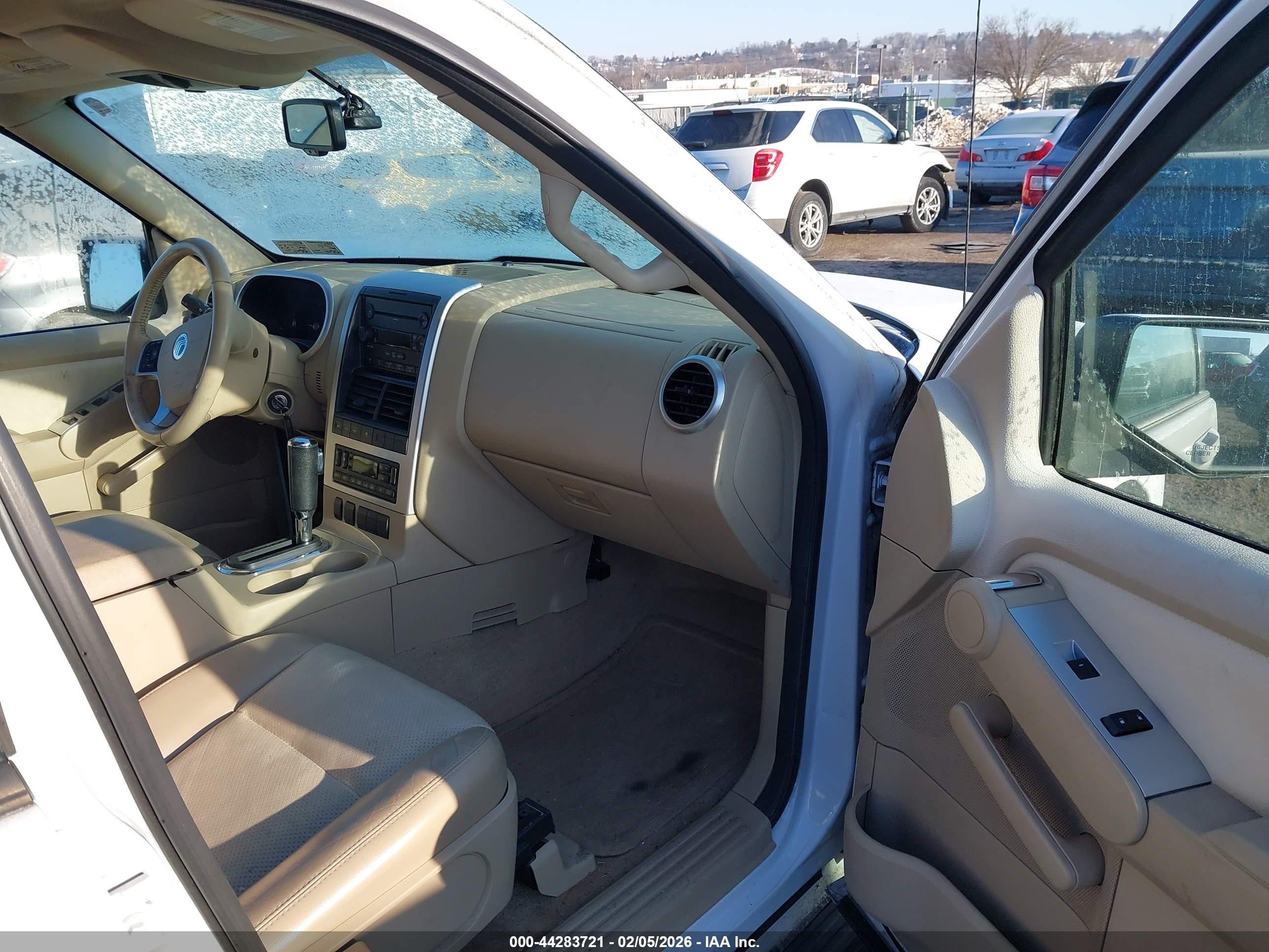 2006 Mercury Mountaineer Luxury White vin: 4M2EU47E06UJ26616