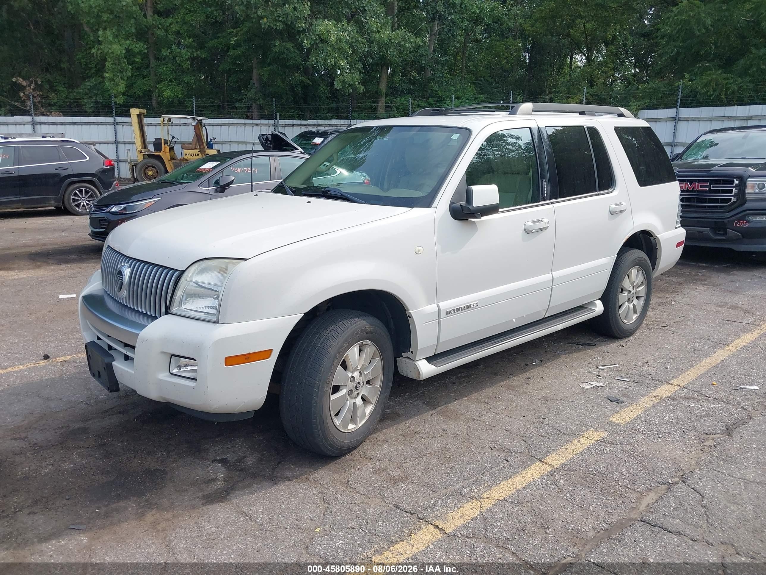 2009 Mercury Mountaineer   White vin: 4M2EU47E39UJ01066