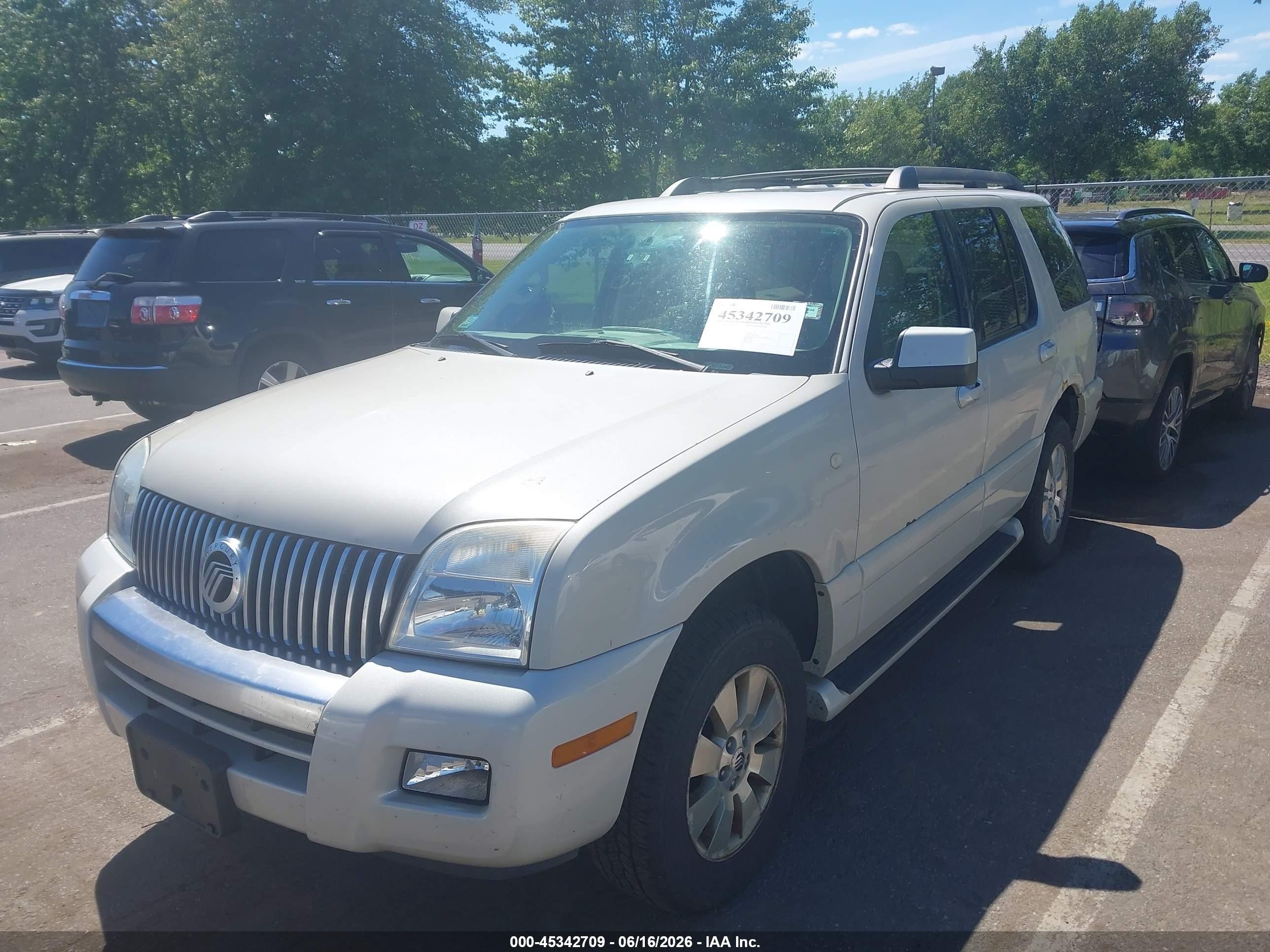 2006 Mercury Mountaineer Luxury Silver vin: 4M2EU47E46UJ13870