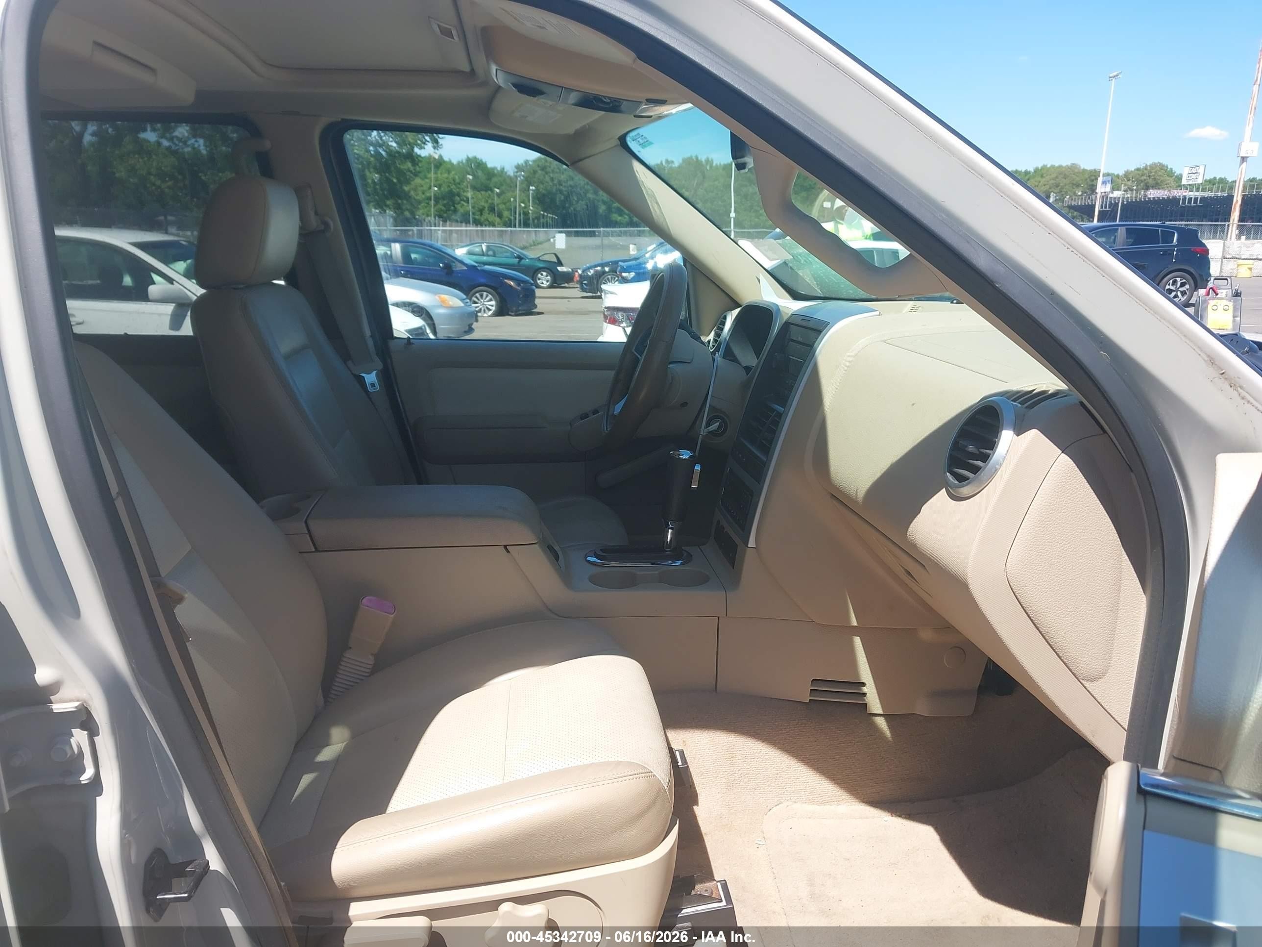 2006 Mercury Mountaineer Luxury Silver vin: 4M2EU47E46UJ13870