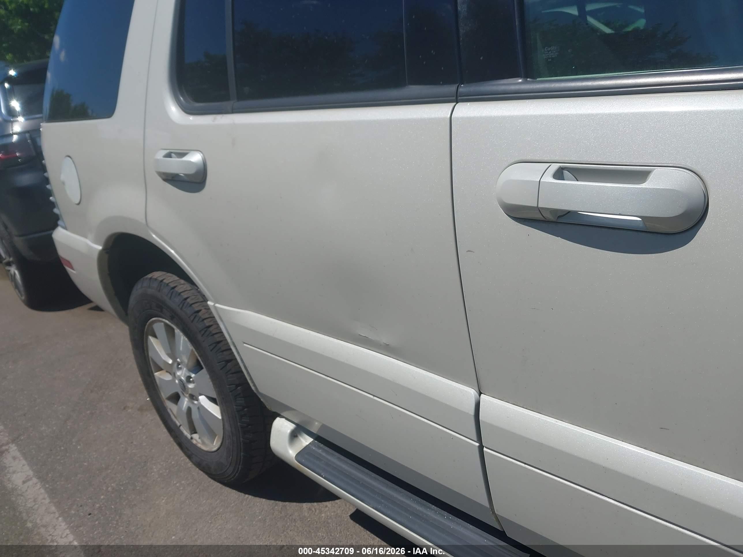 2006 Mercury Mountaineer Luxury Silver vin: 4M2EU47E46UJ13870
