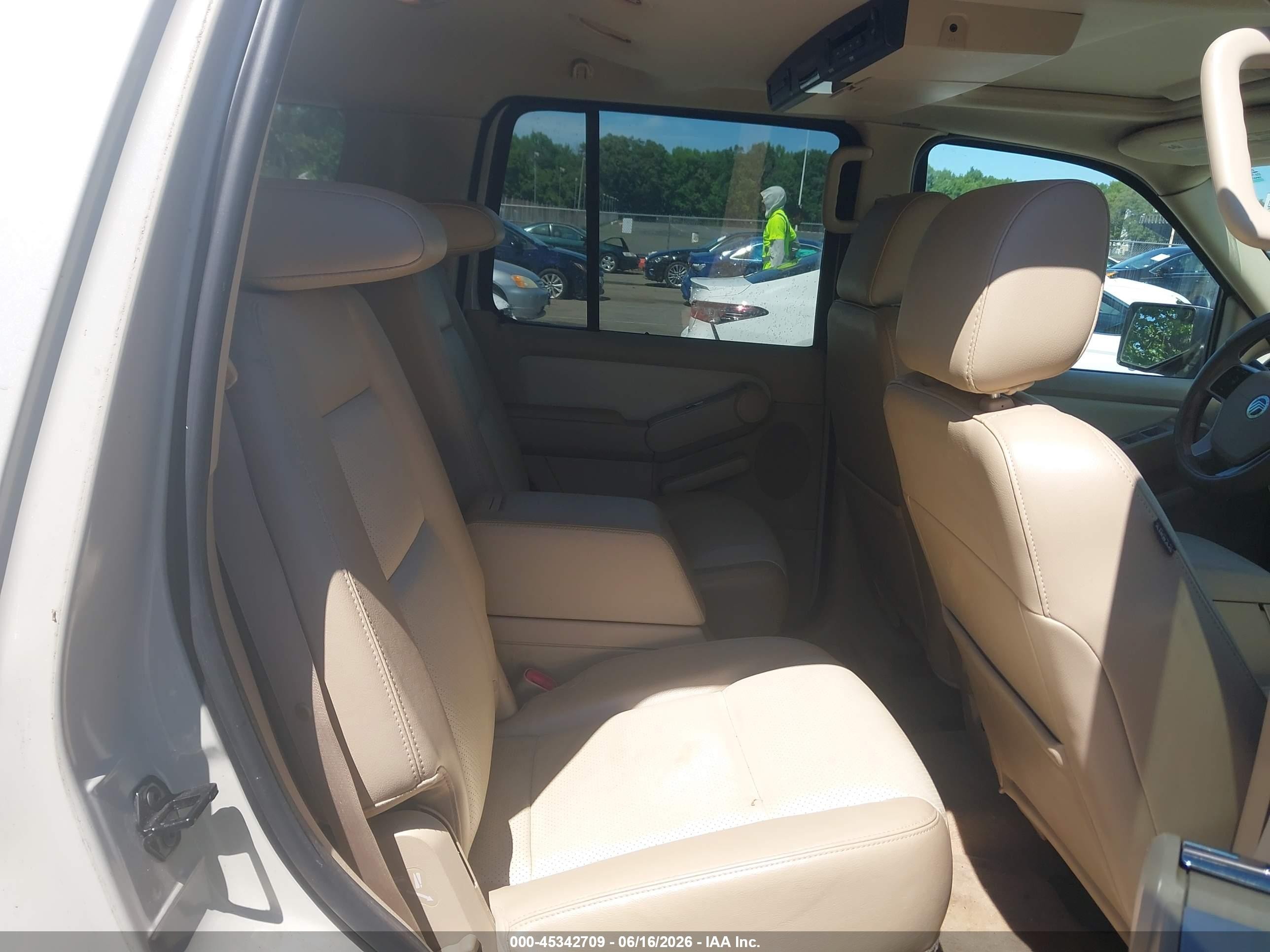 2006 Mercury Mountaineer Luxury Silver vin: 4M2EU47E46UJ13870