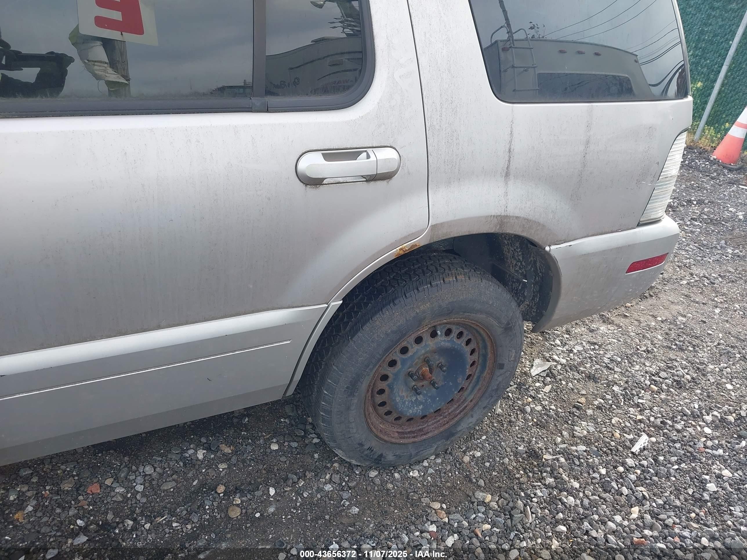 2006 Mercury Mountaineer Luxury Silver vin: 4M2EU47E56UJ15899