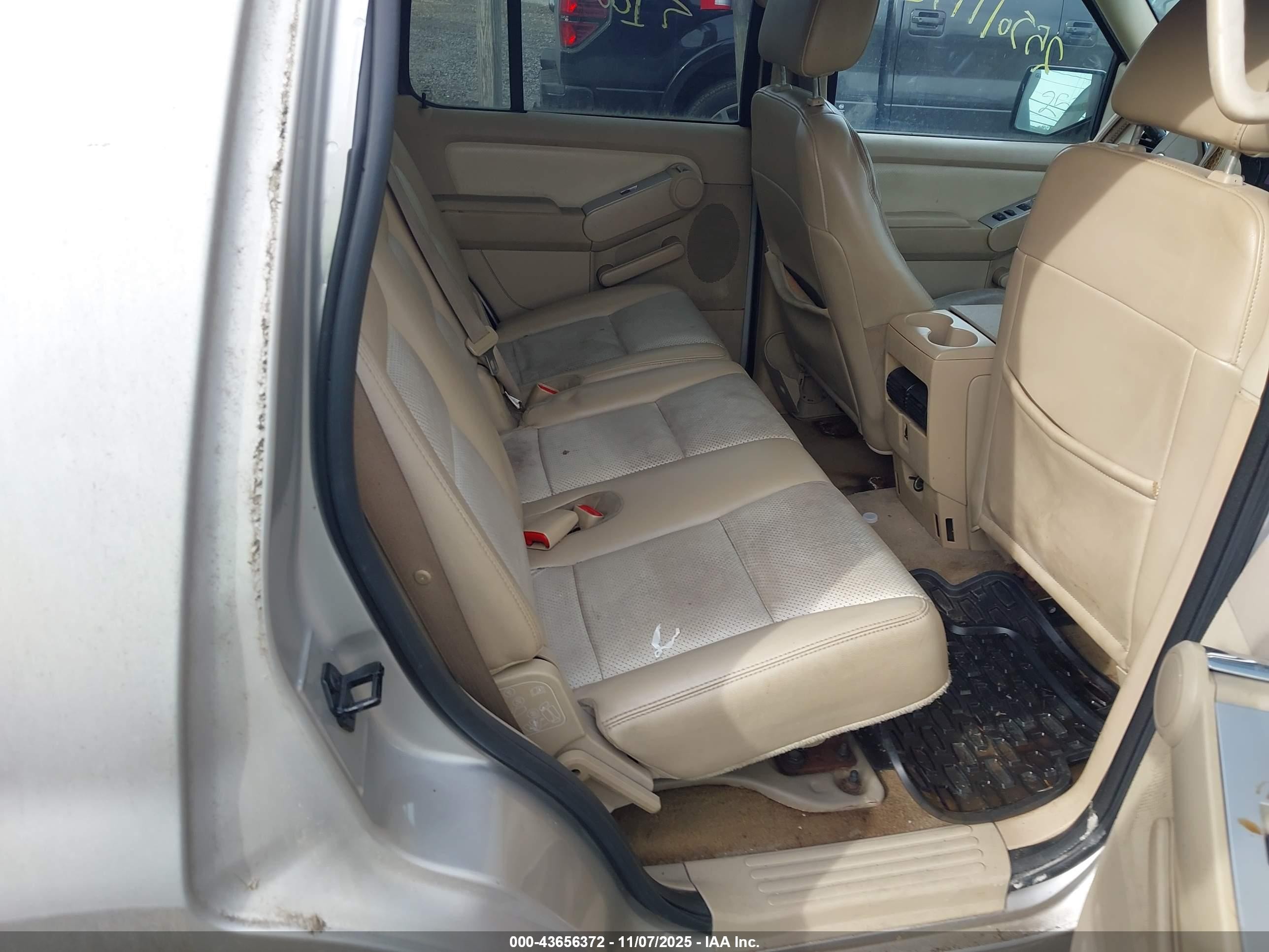 2006 Mercury Mountaineer Luxury Silver vin: 4M2EU47E56UJ15899