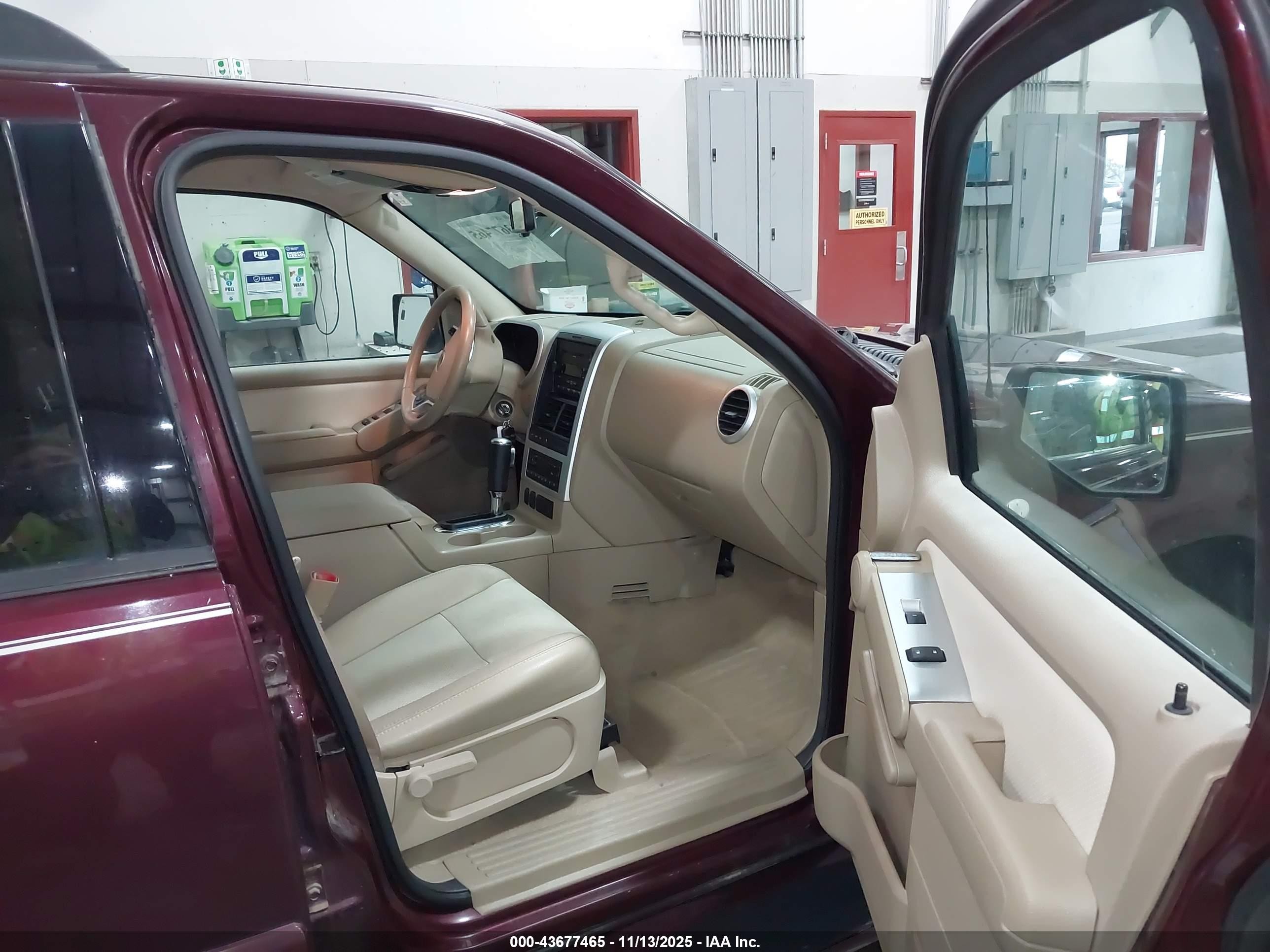 2007 Mercury Mountaineer   Red vin: 4M2EU47E67UJ22006