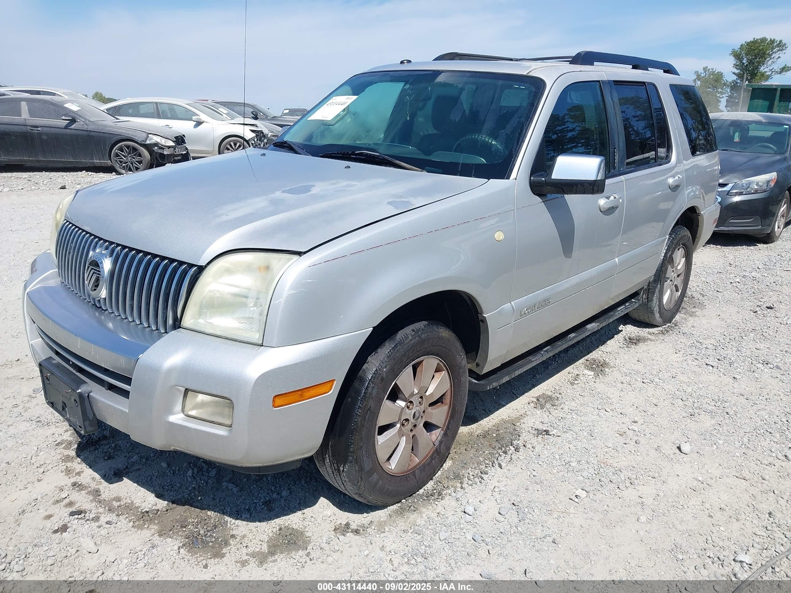 2009 Mercury Mountaineer   Серебряный vin: 4M2EU47E79UJ00423