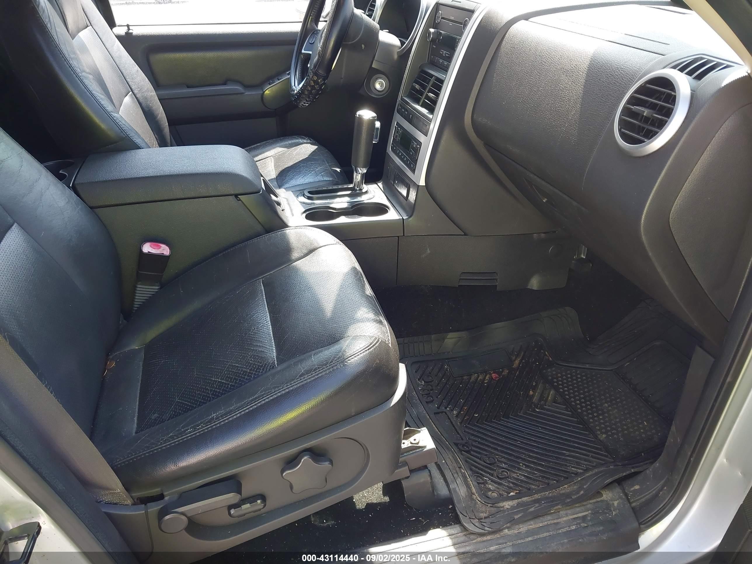 2009 Mercury Mountaineer   Серебряный vin: 4M2EU47E79UJ00423