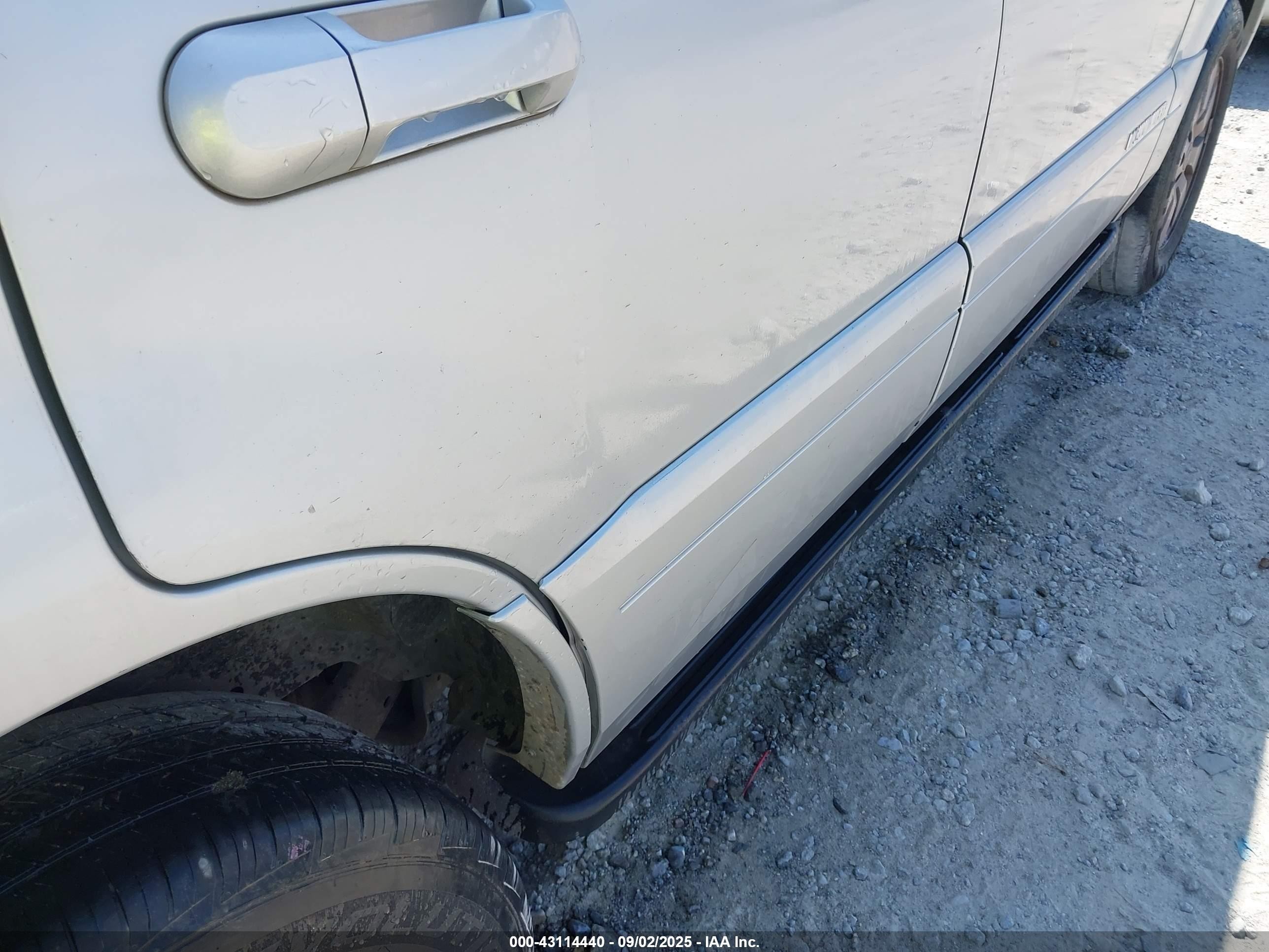 2009 Mercury Mountaineer   Серебряный vin: 4M2EU47E79UJ00423