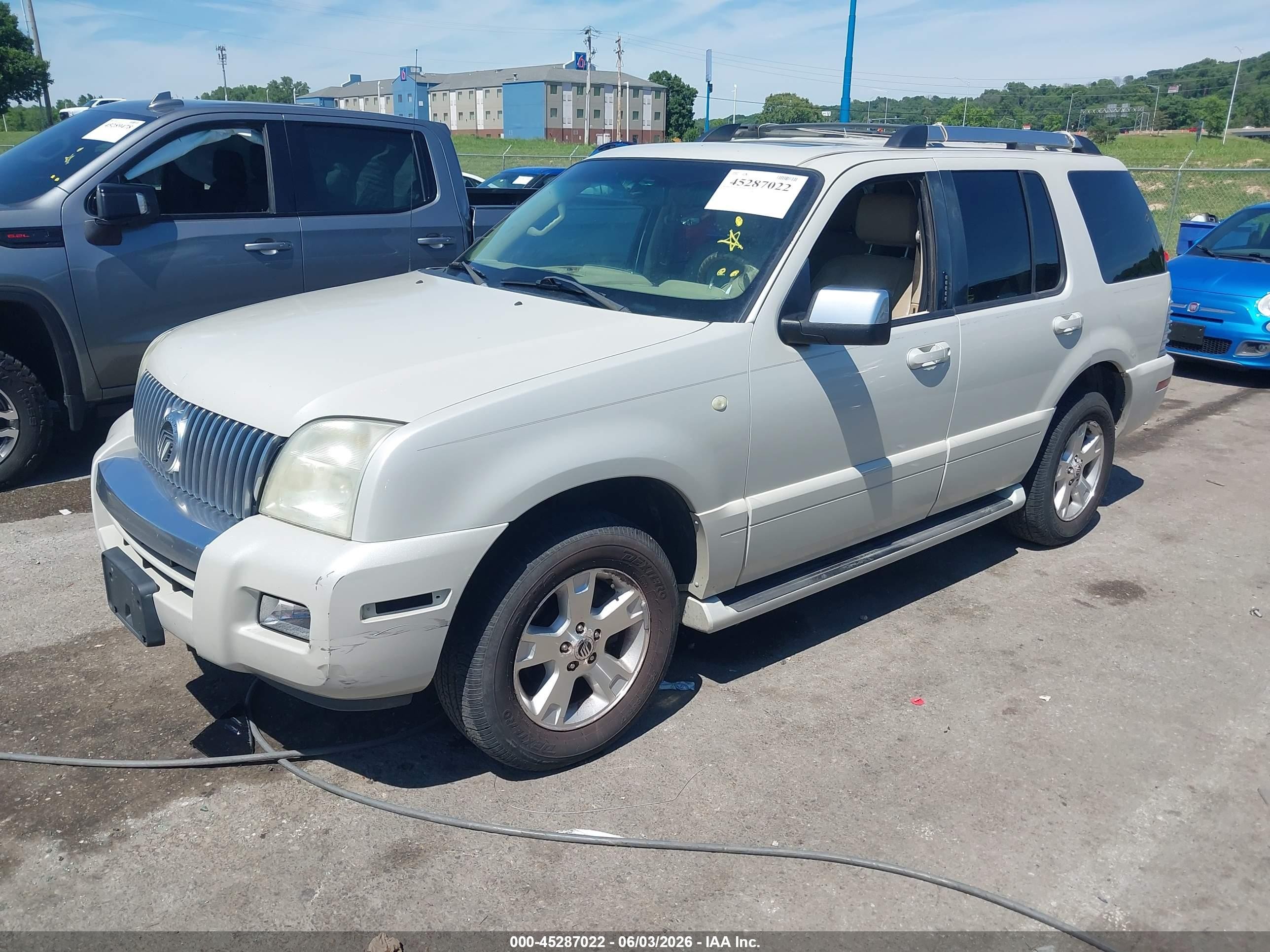 2006 Mercury Mountaineer Premier Cream vin: 4M2EU48806ZJ04241