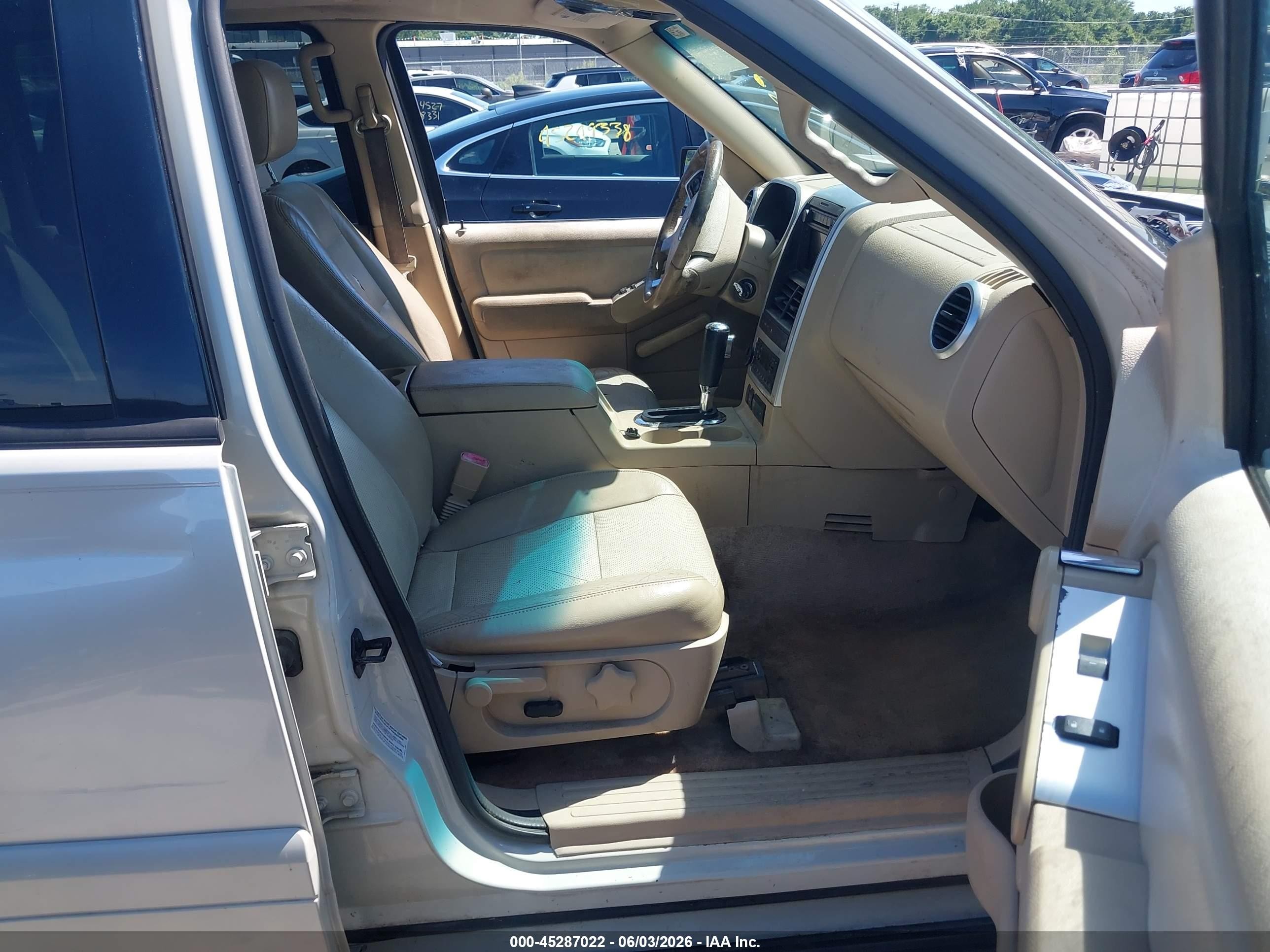 2006 Mercury Mountaineer Premier Cream vin: 4M2EU48806ZJ04241